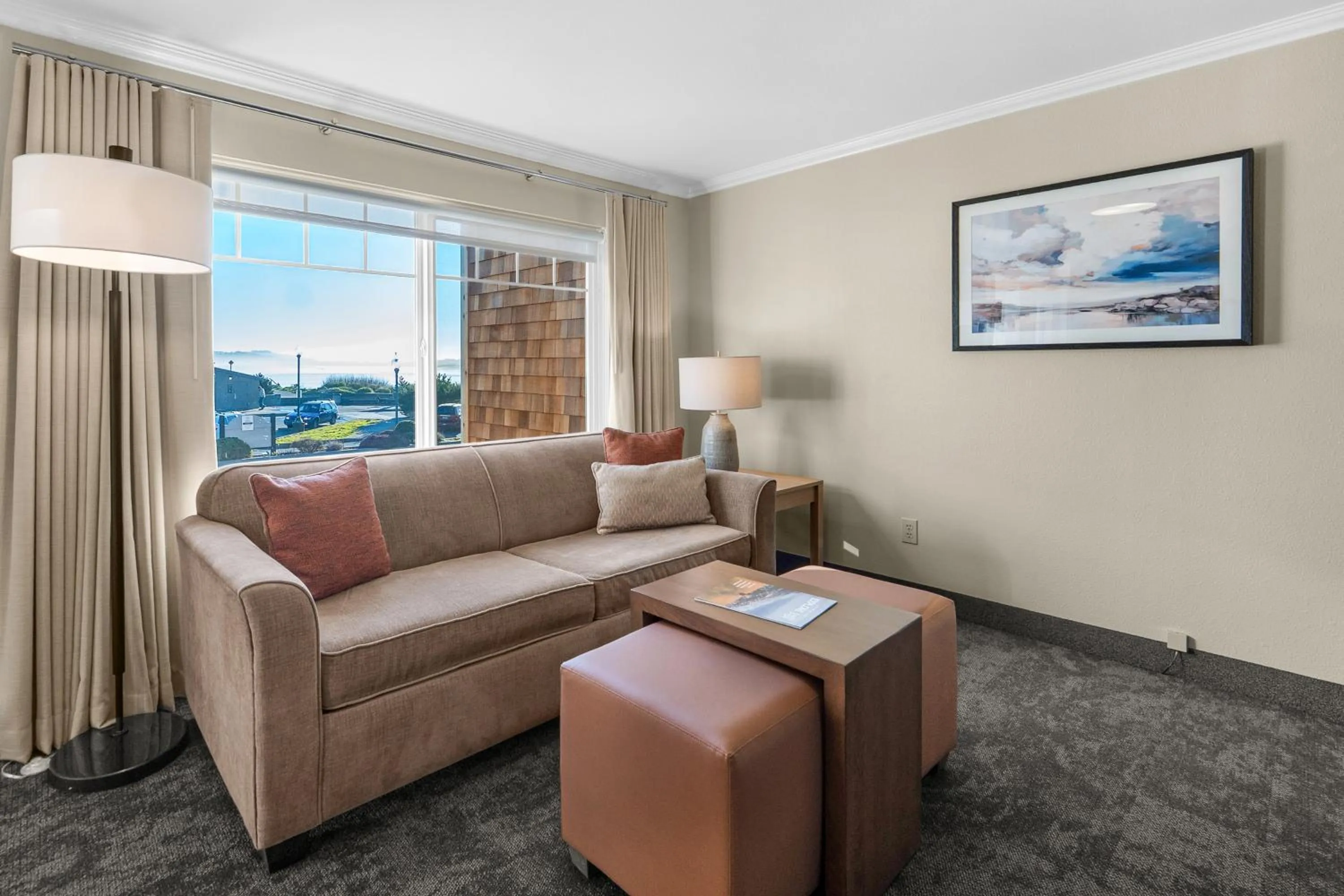 Living room in Looking Glass Inn