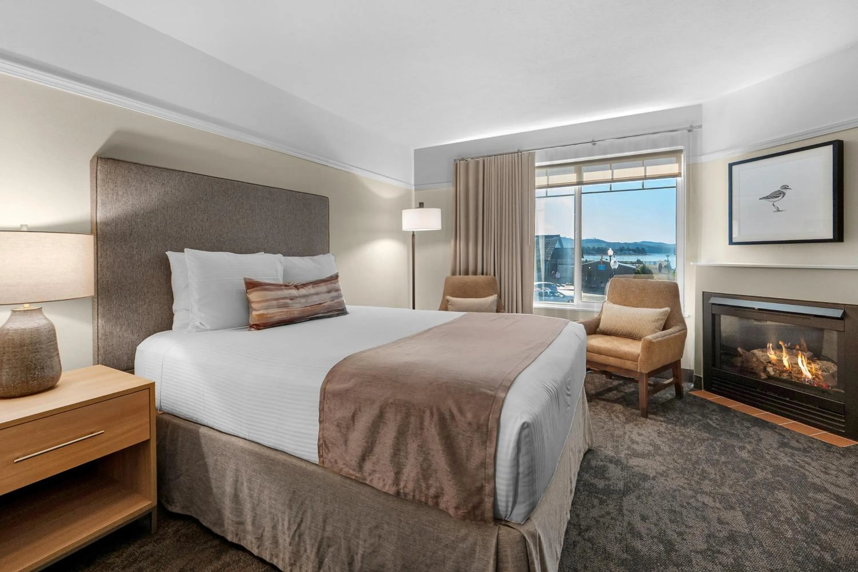 Bed in Looking Glass Inn