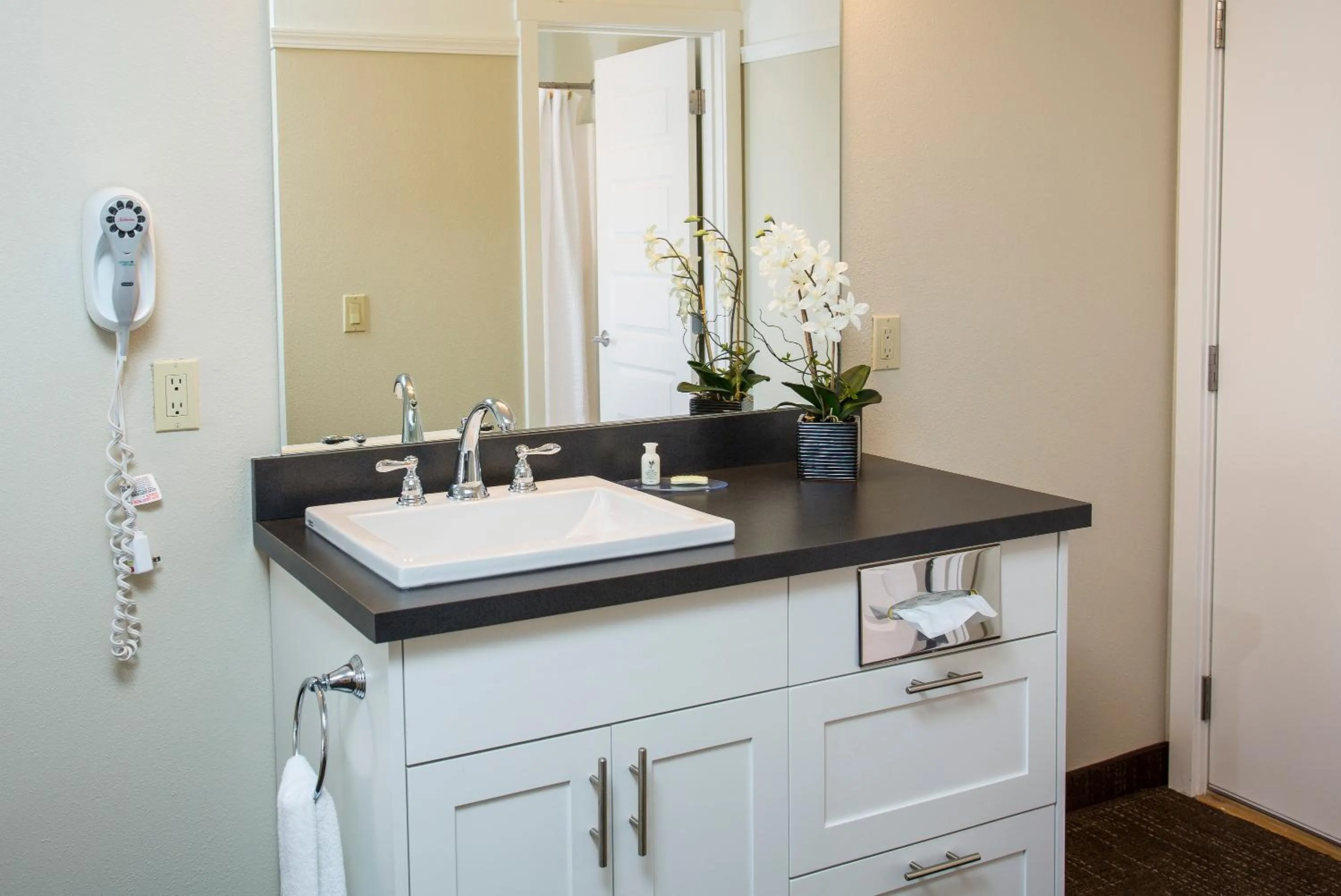 Bathroom in Looking Glass Inn