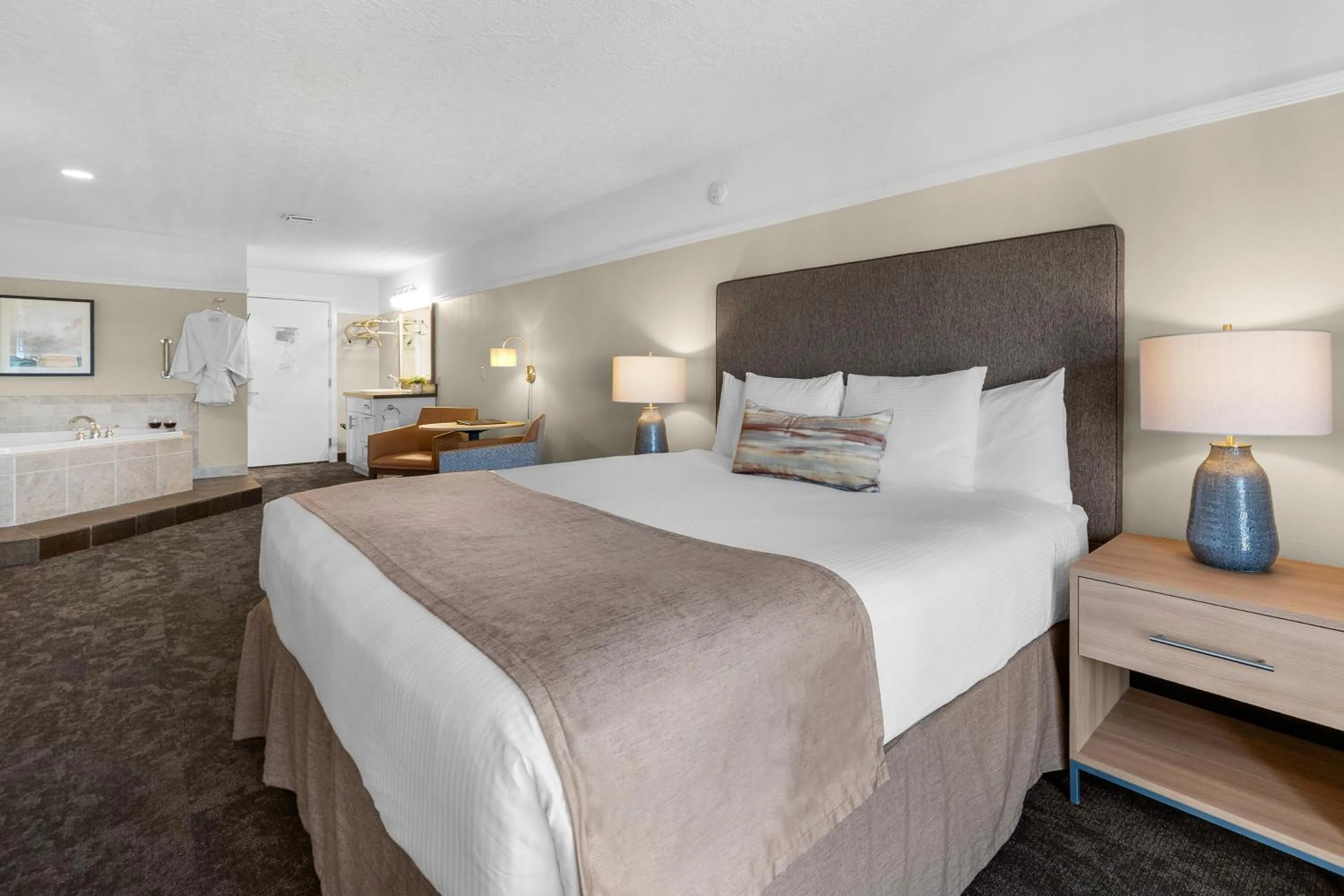 Bed in Looking Glass Inn