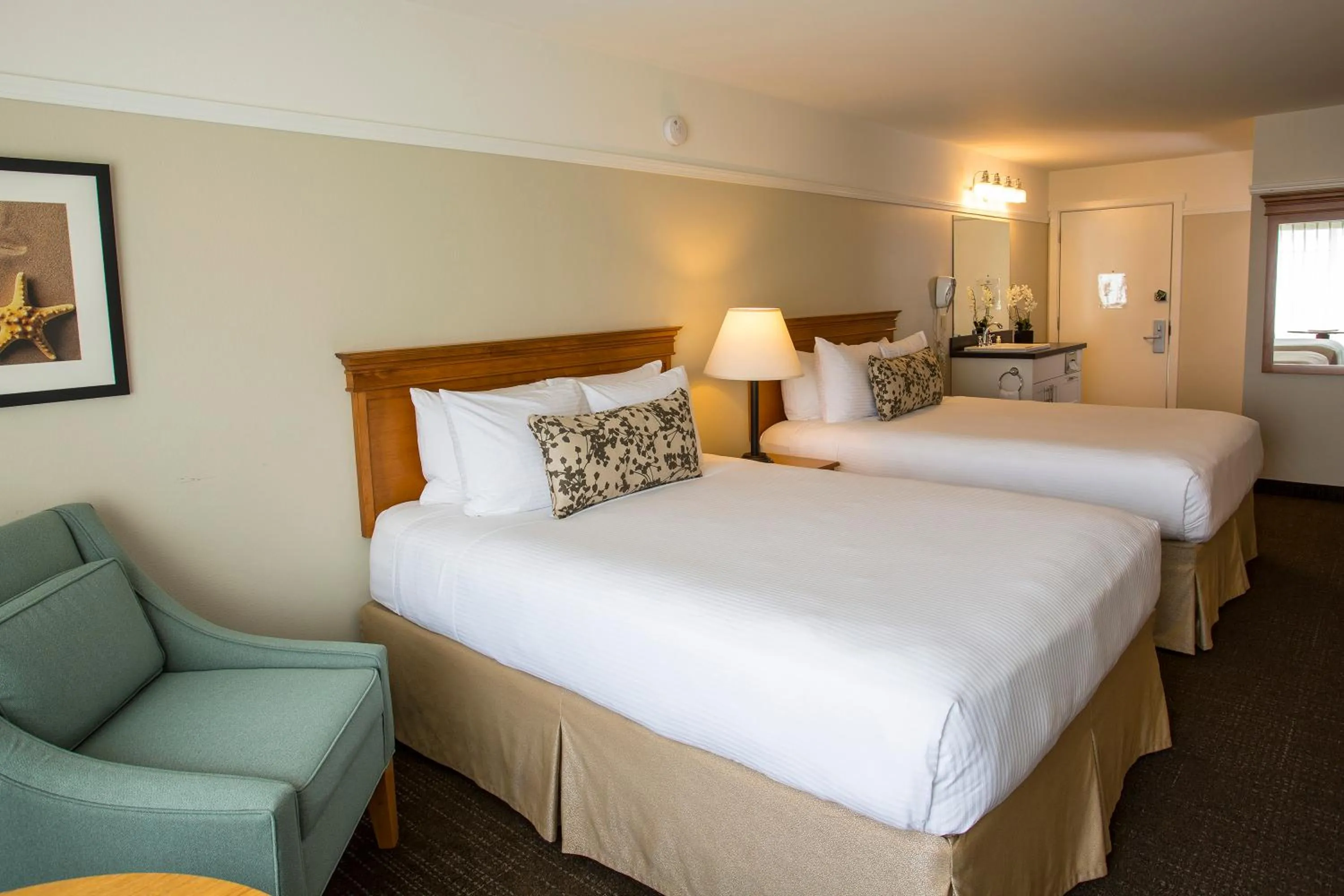 Bed in Looking Glass Inn