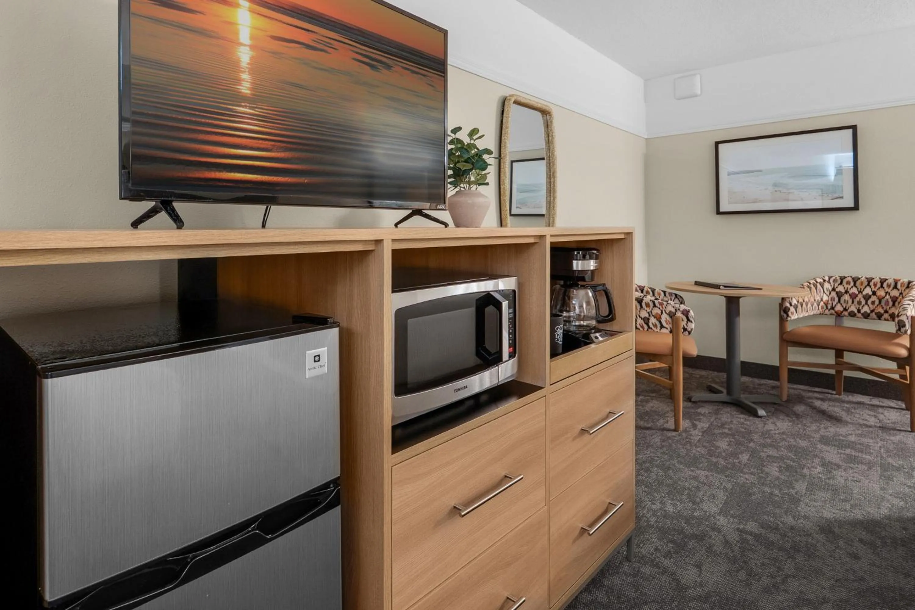 TV and multimedia in Looking Glass Inn