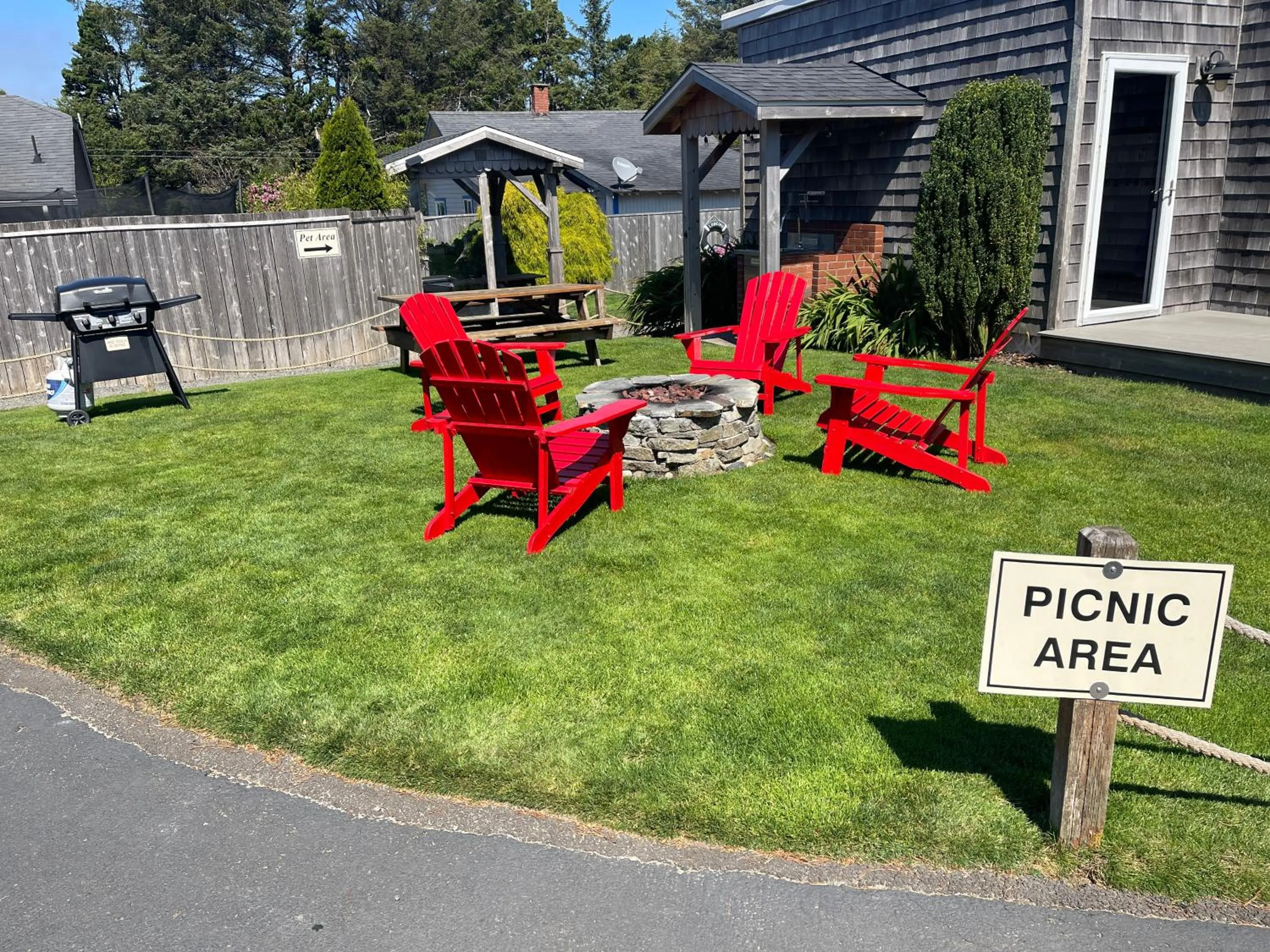 BBQ facilities in Looking Glass Inn