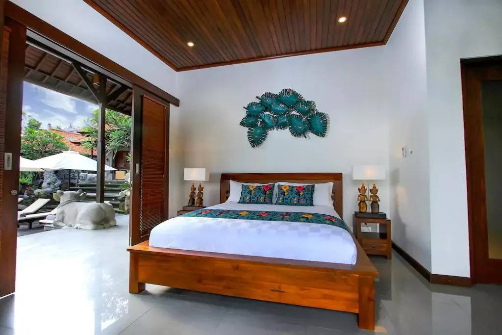 Bed in Villa Heron Ubud