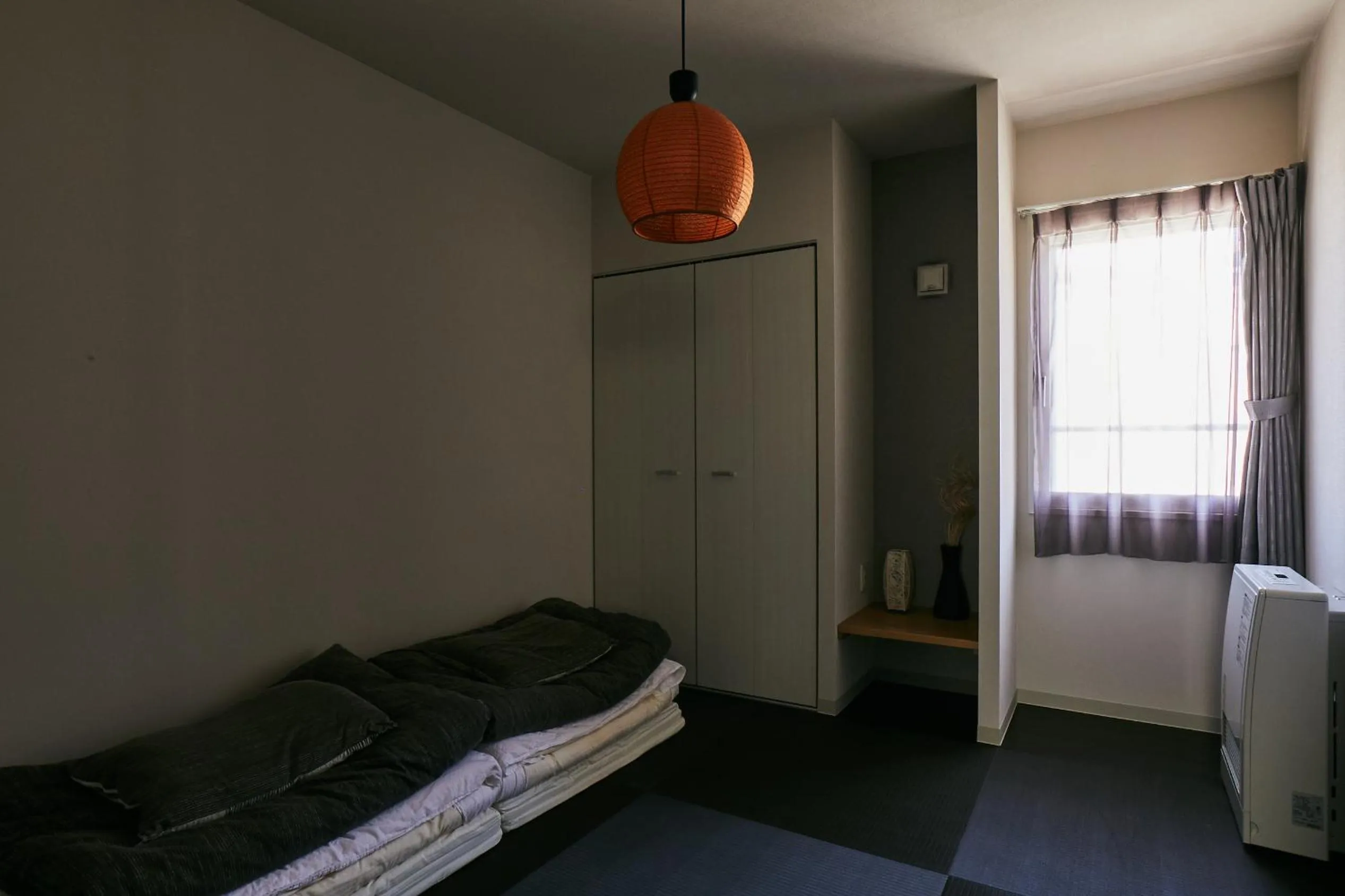 Bedroom, Bed in PINN-S4E5