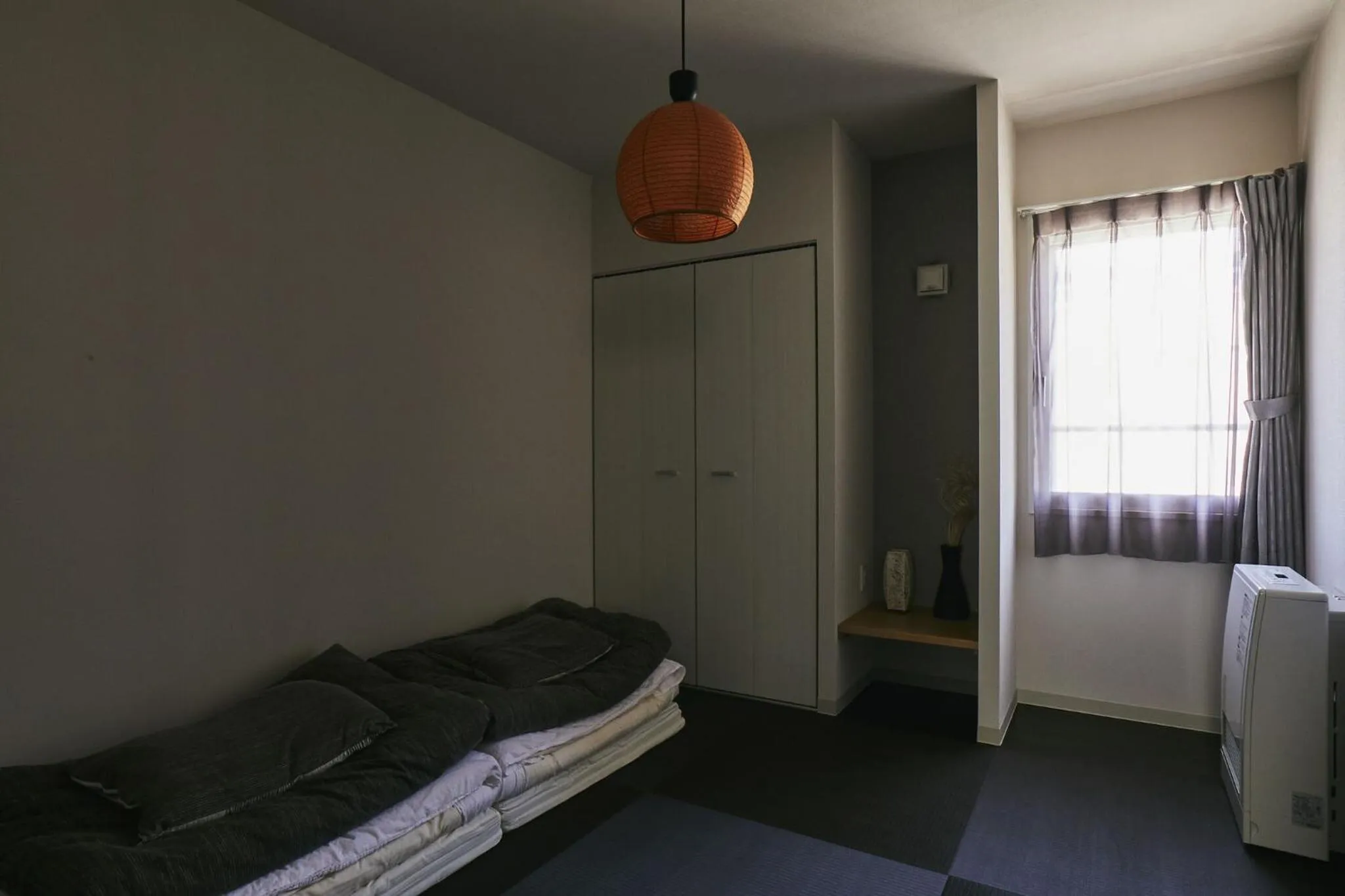 Bedroom, Bed in PINN-S4E5