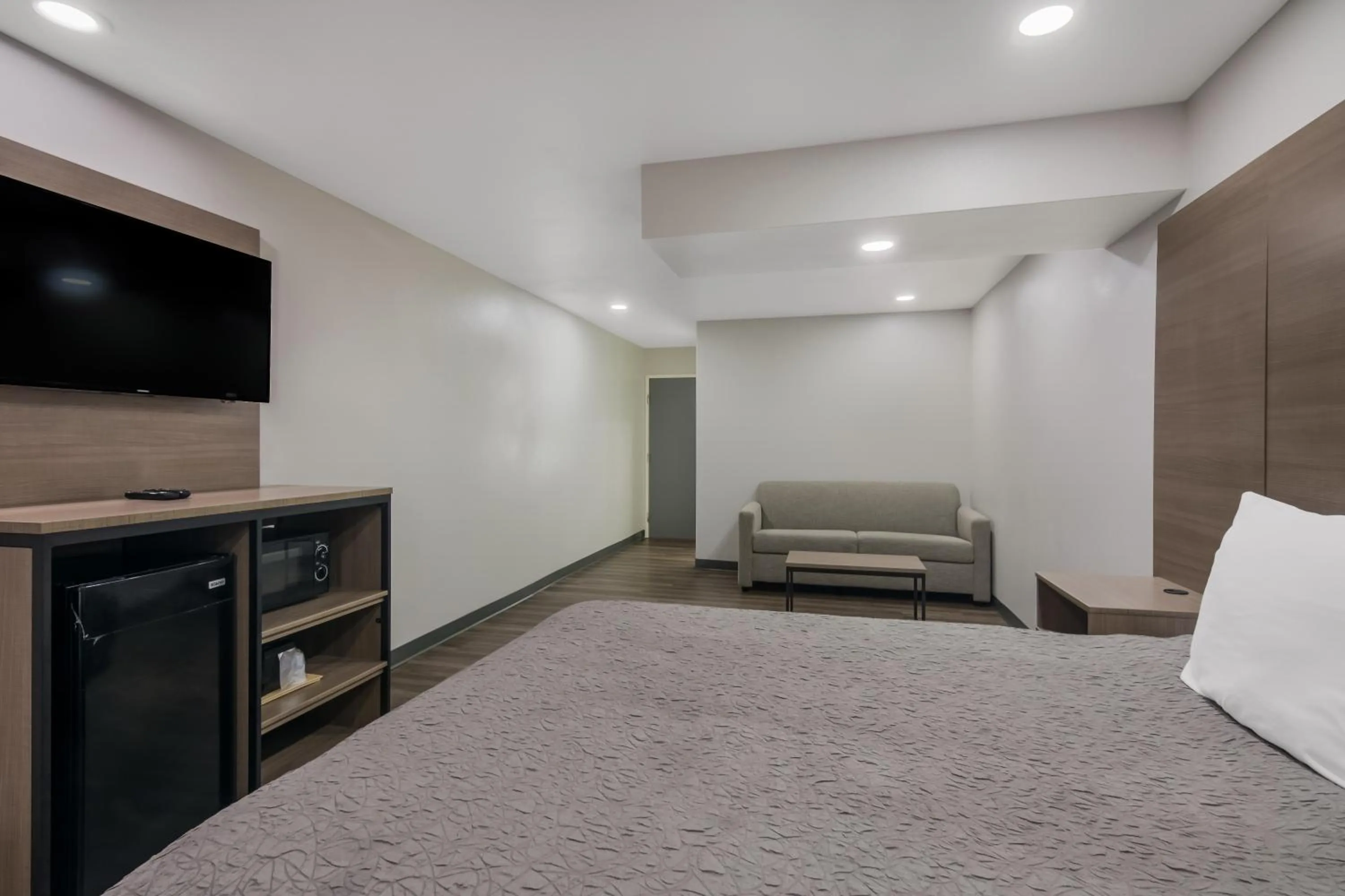 Bed in Americas Best Value Inn and Suites Lake Charles