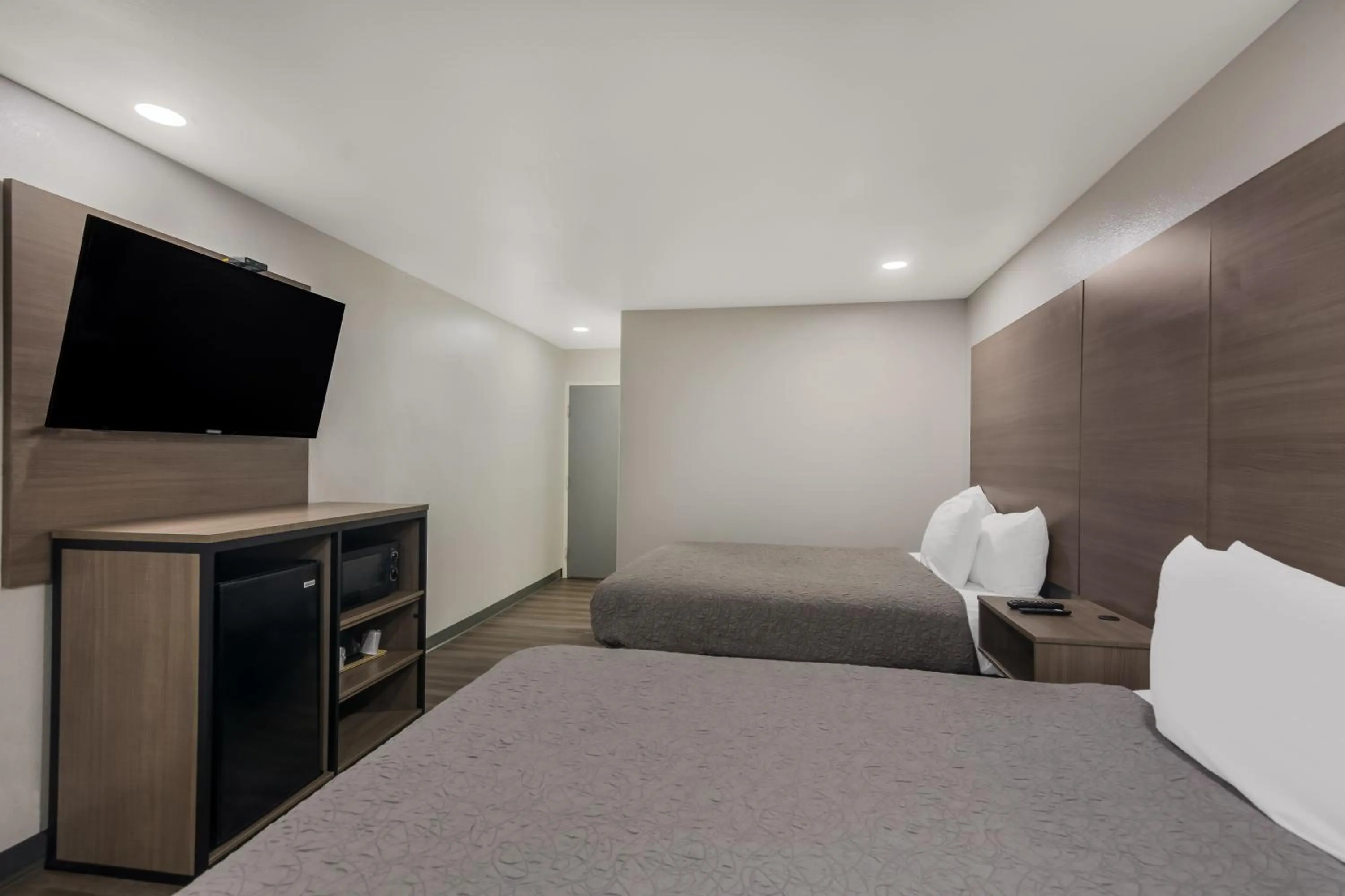 Bed in Americas Best Value Inn and Suites Lake Charles