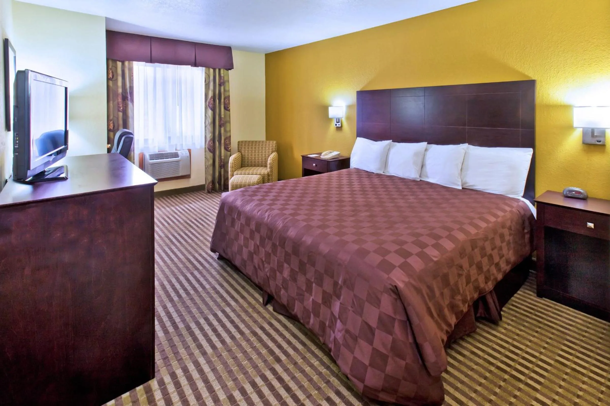 Bedroom, Bed in AmericInn by Wyndham Council Bluffs