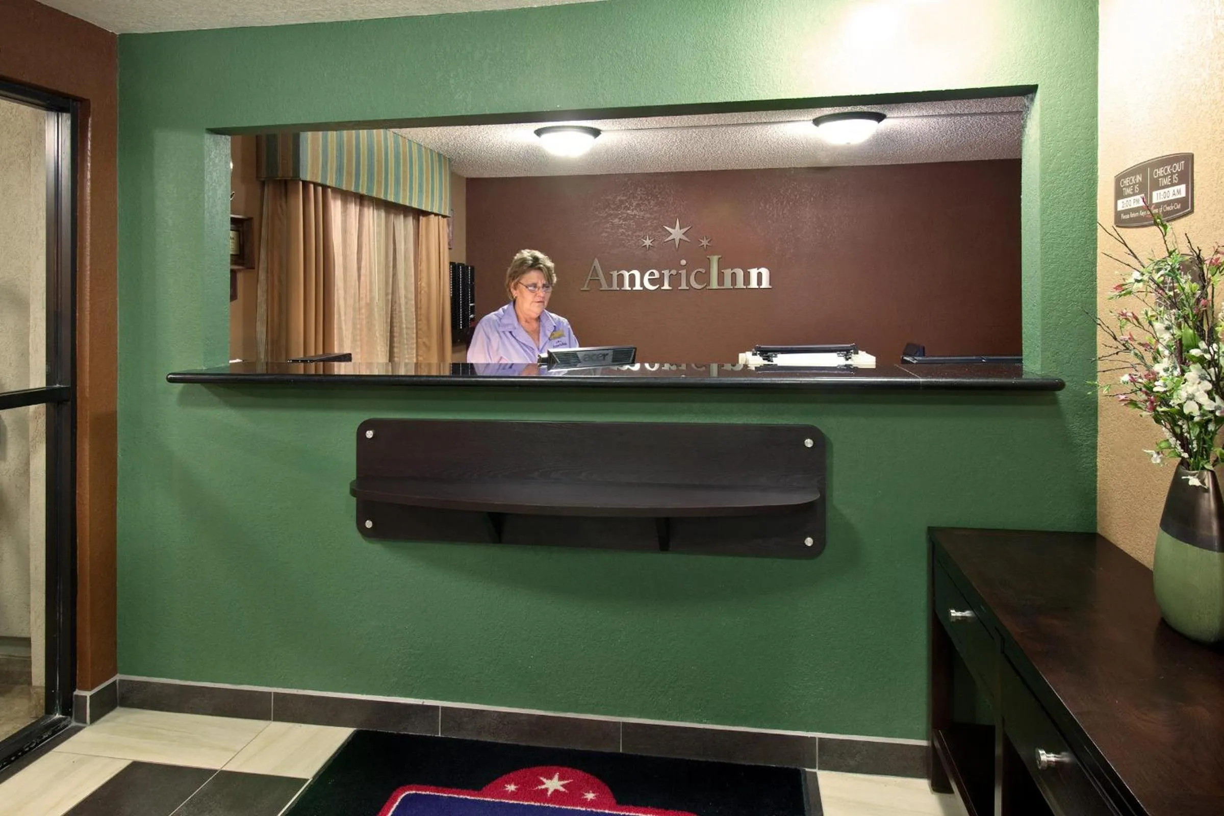 Lobby or reception in AmericInn by Wyndham Council Bluffs