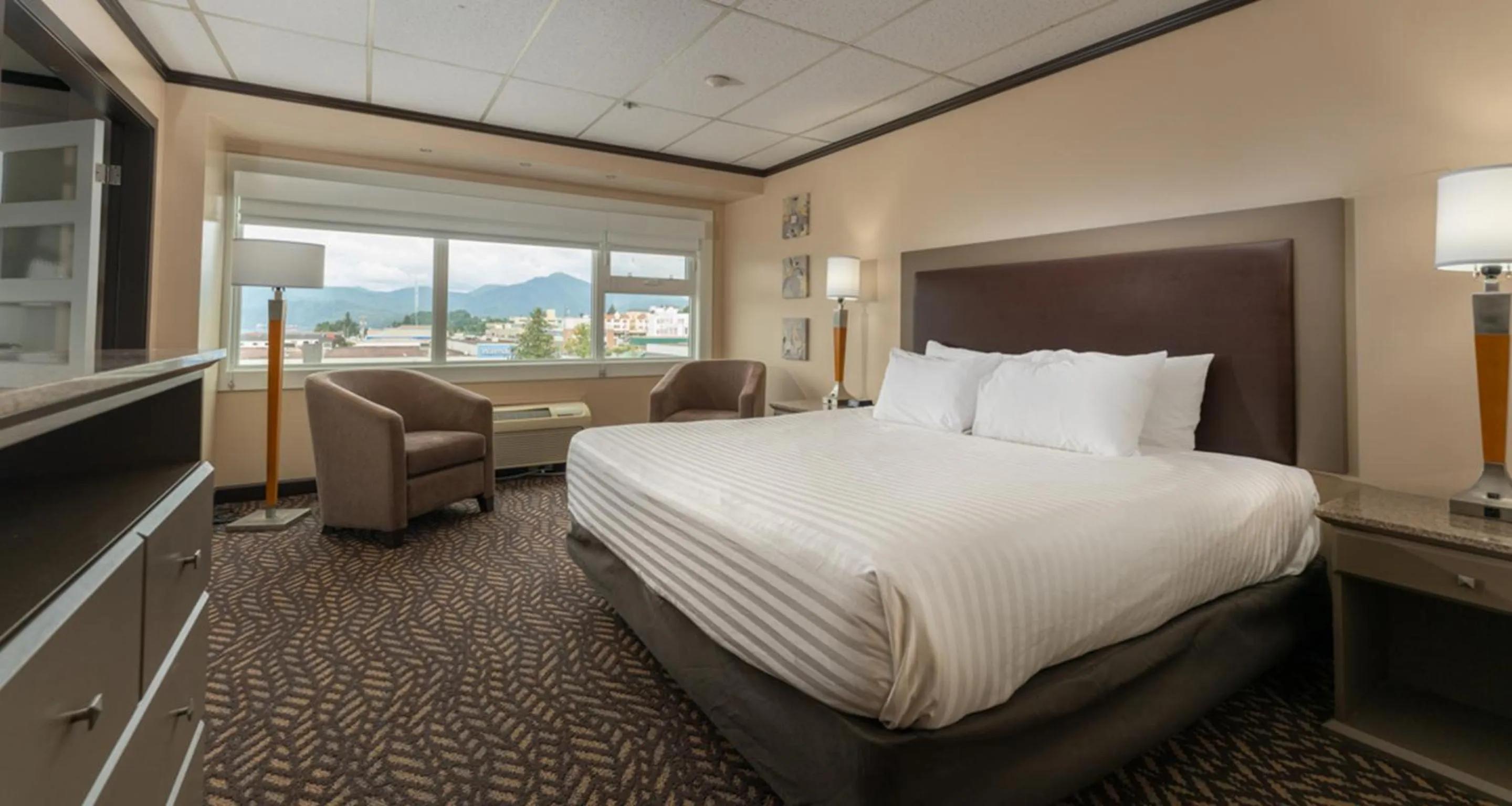 Bed in Prestige Oceanview Hotel Prince Rupert