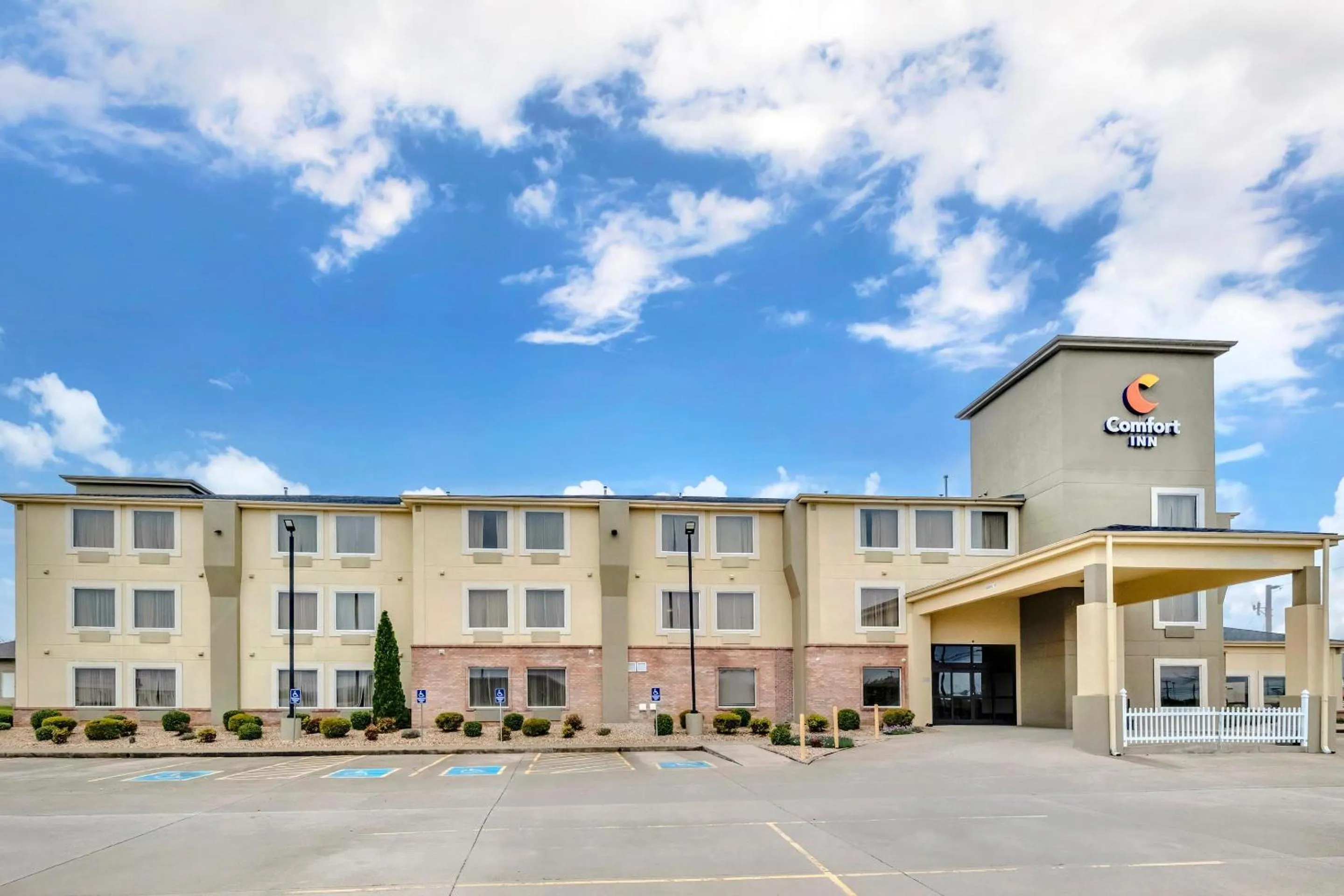 Property building in Comfort Inn Somerset - Lake Cumberland