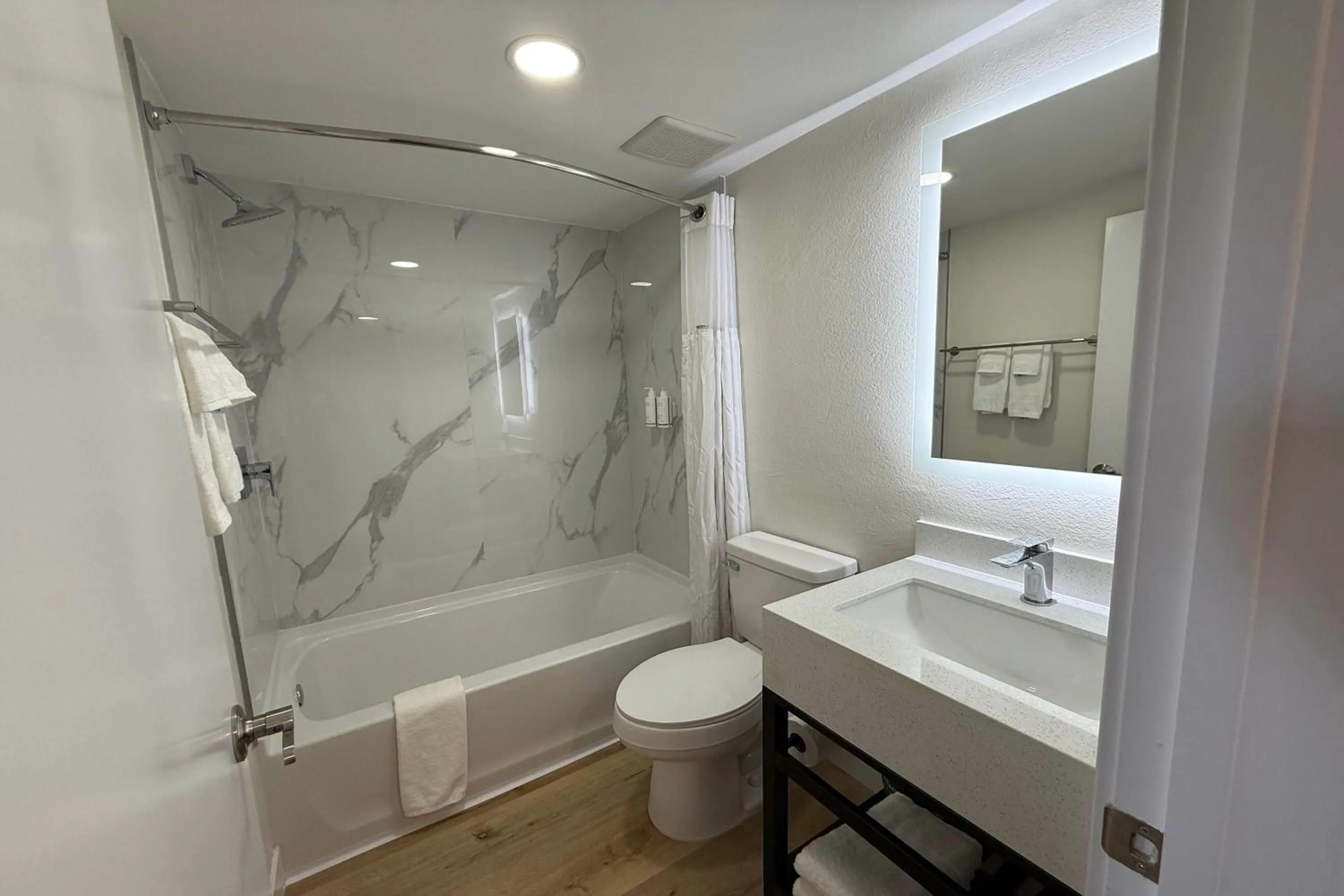 Bathroom in Travelodge by Wyndham Imperial - El Centro