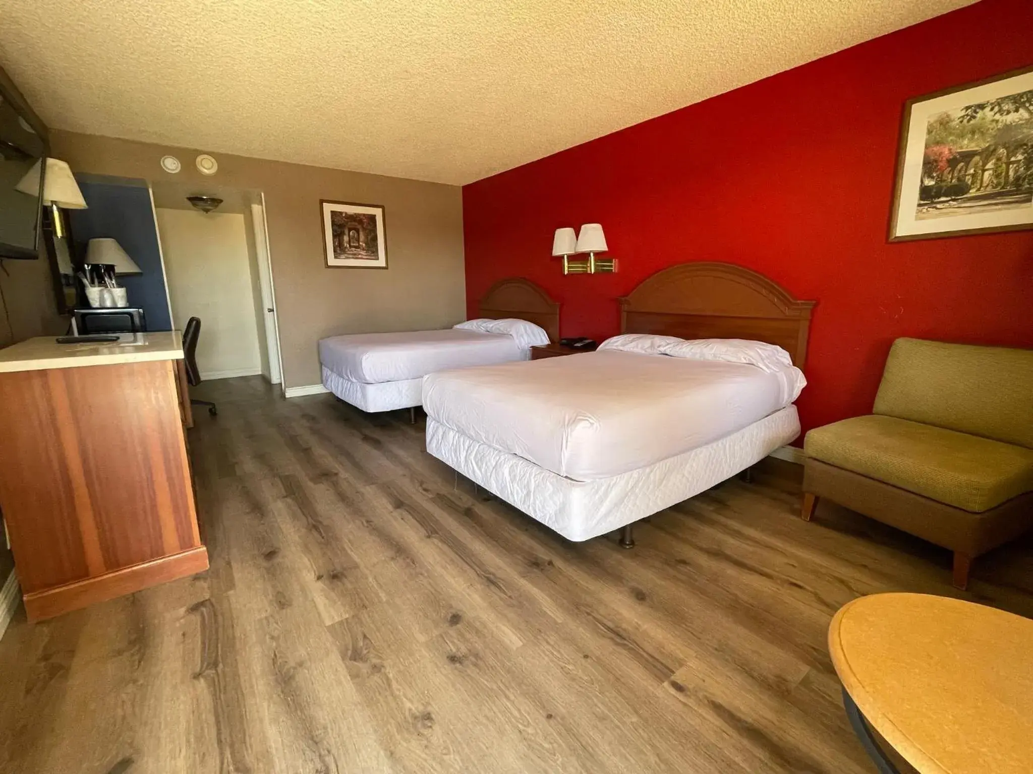 Queen Room with Two Queen Beds and Kitchenette - Non-Smoking in Travelodge by Wyndham Imperial - El Centro Queen Room with Two Queen Beds and Kitchenette - Non-Smoking in Travelodge by Wyndham Imperial - El Centro