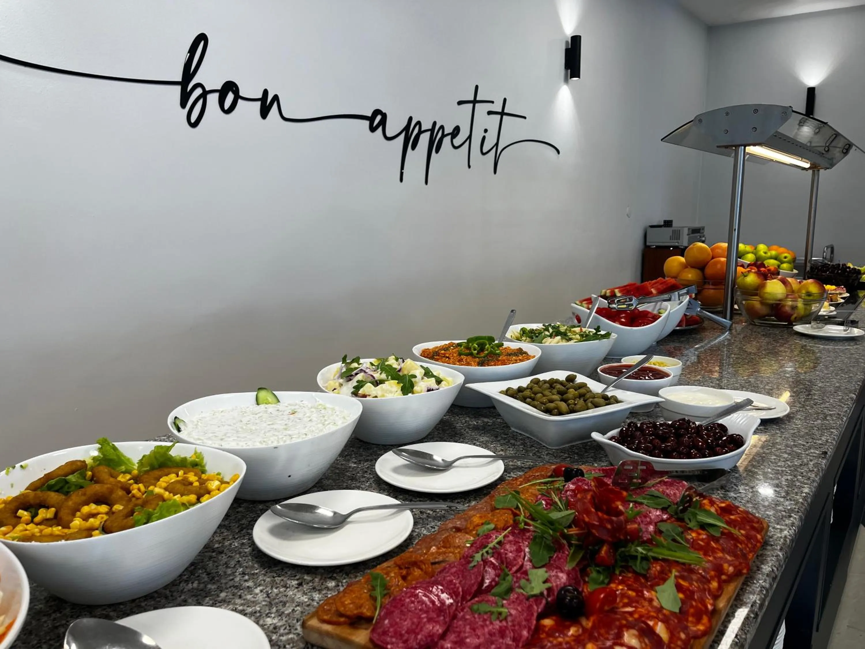 Restaurant/places to eat in Queen Nelly