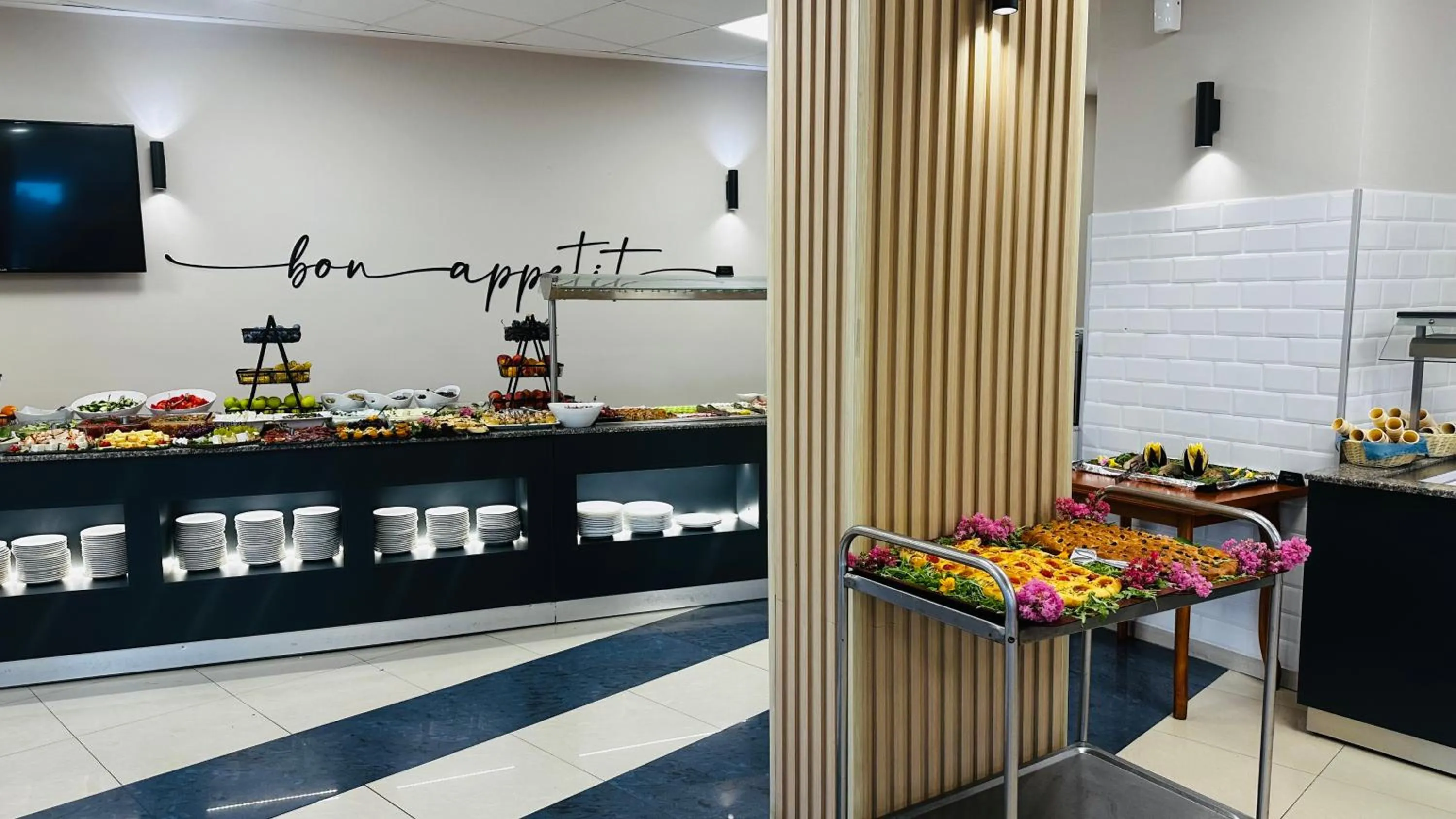 Restaurant/places to eat in Queen Nelly