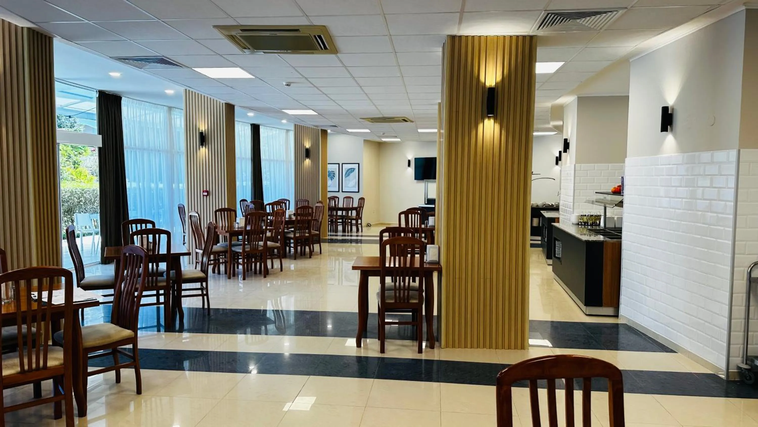 Restaurant/places to eat in Queen Nelly