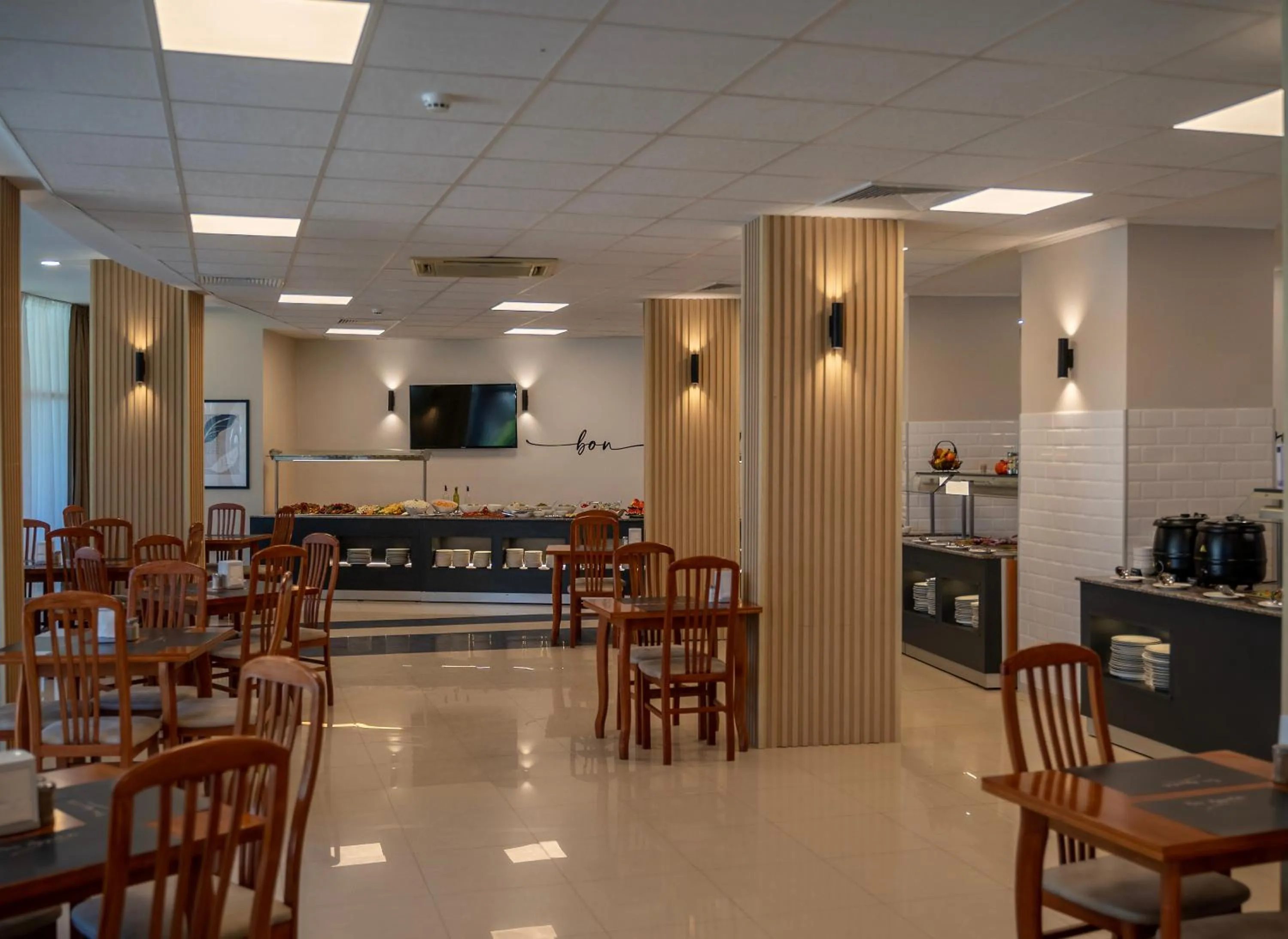 Restaurant/places to eat in Queen Nelly