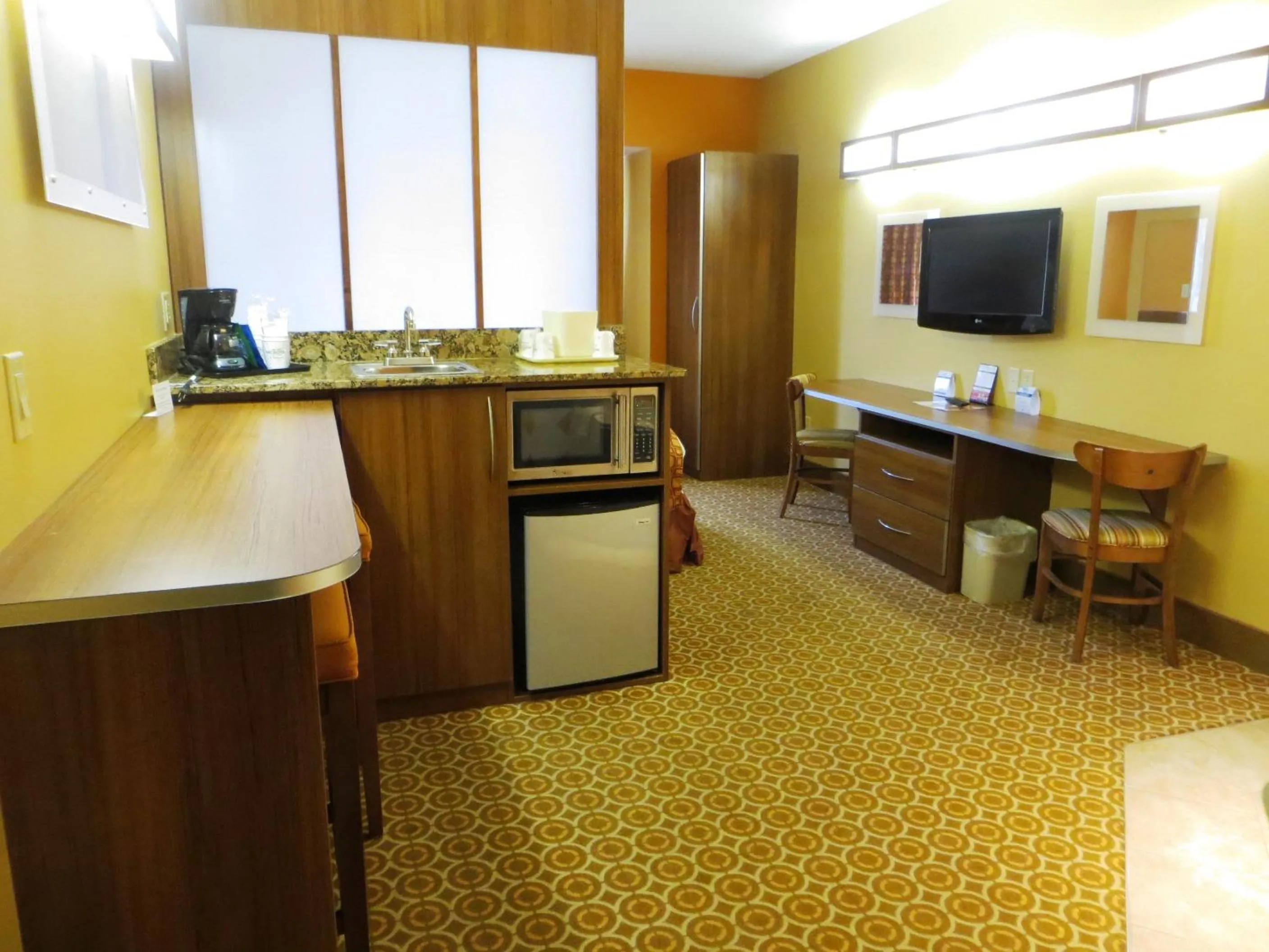 TV and multimedia in Microtel by Wyndham South Bend Notre Dame University