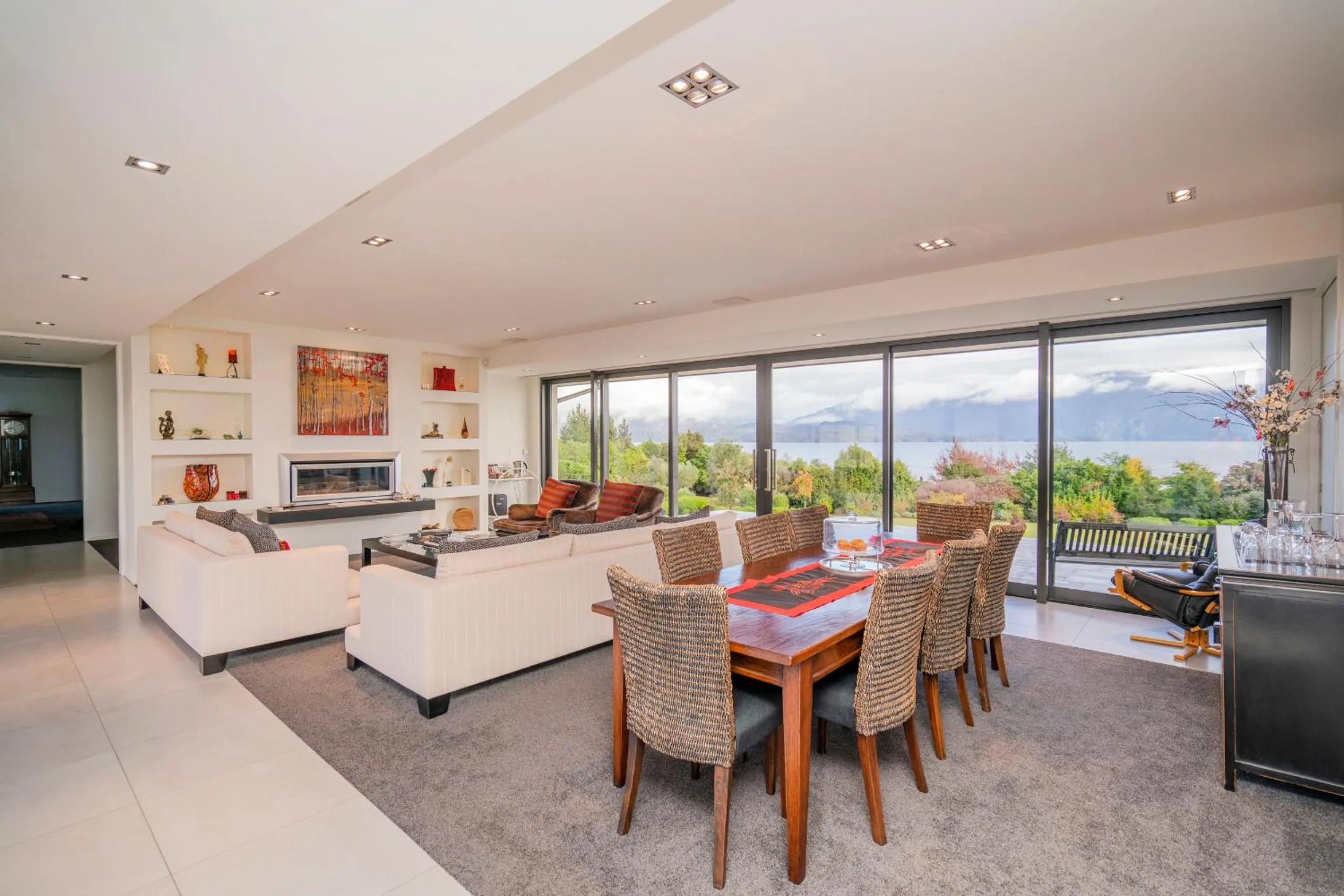 Dining area in High Leys Lodge