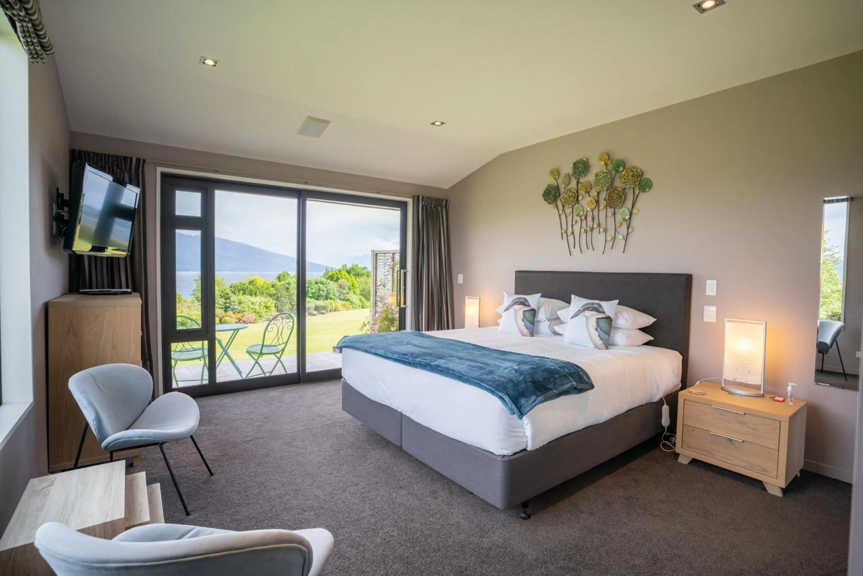 Bedroom, Bed in High Leys Lodge