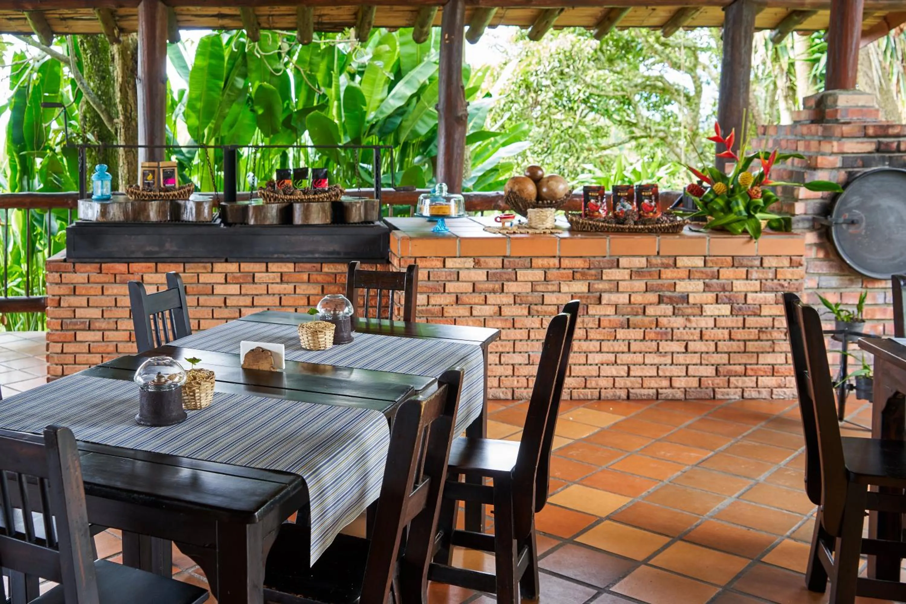 Restaurant/places to eat in Hotel Hacienda Combia