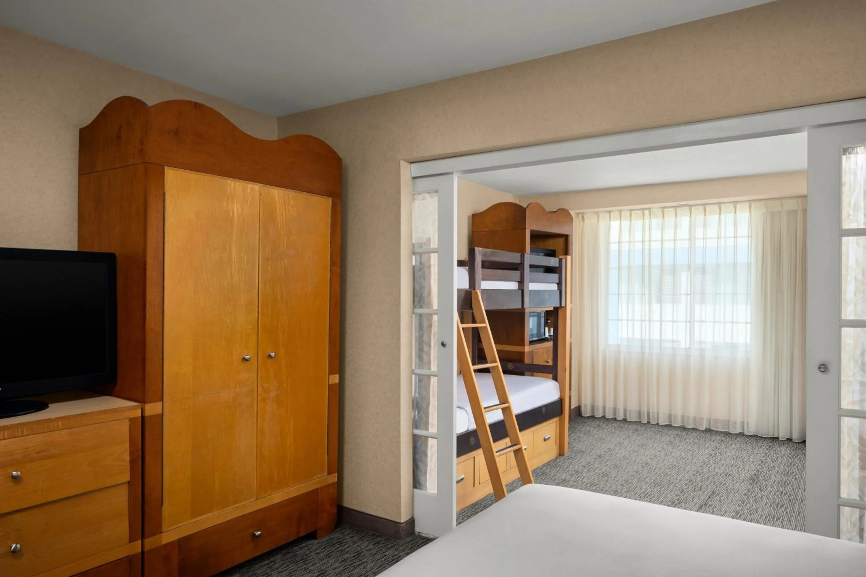 Bedroom, Bed in Anaheim Portofino Inn & Suites