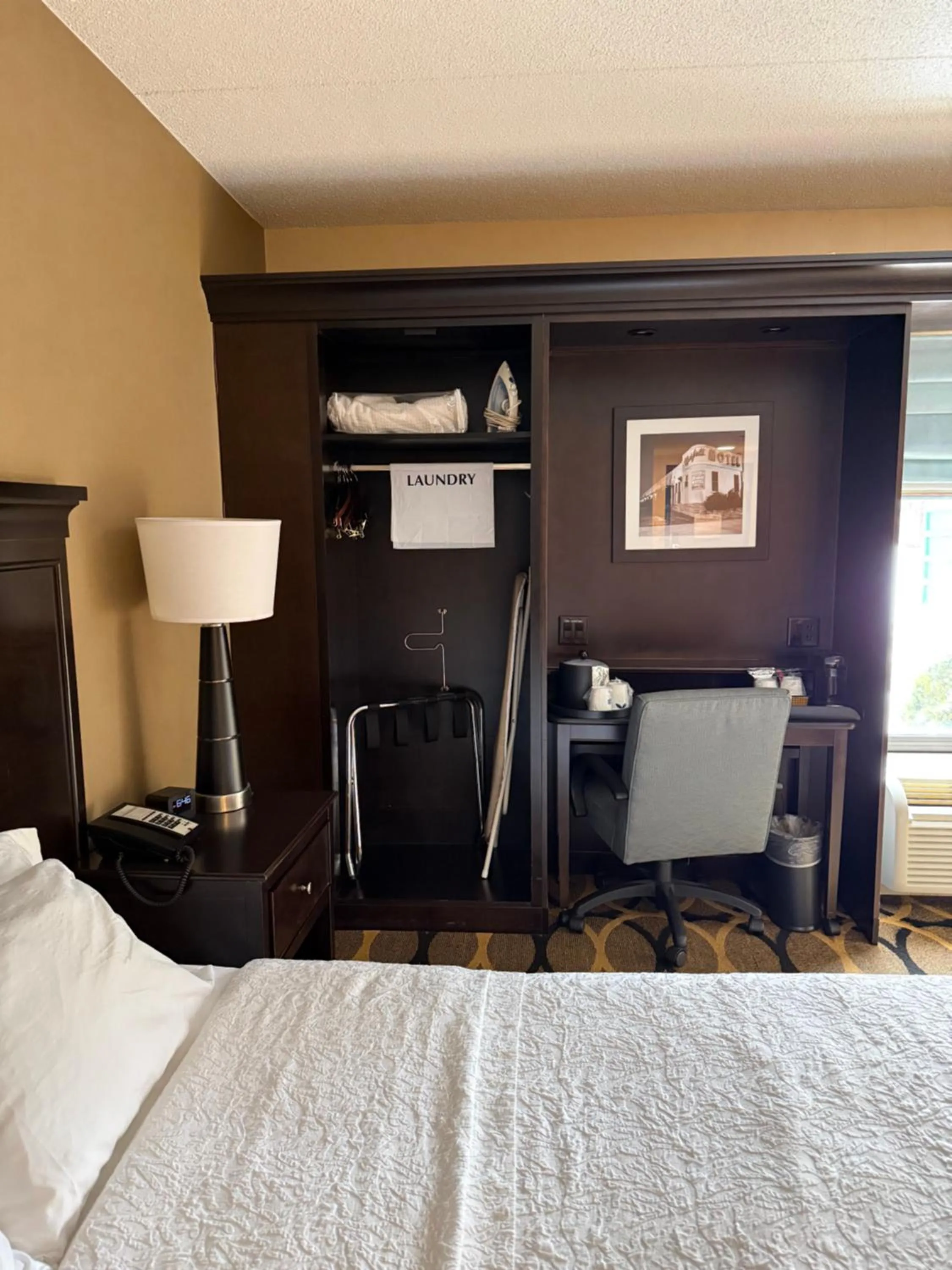 Bedroom, Bed in Hampton Inn Harrisburg/Grantville/Hershey