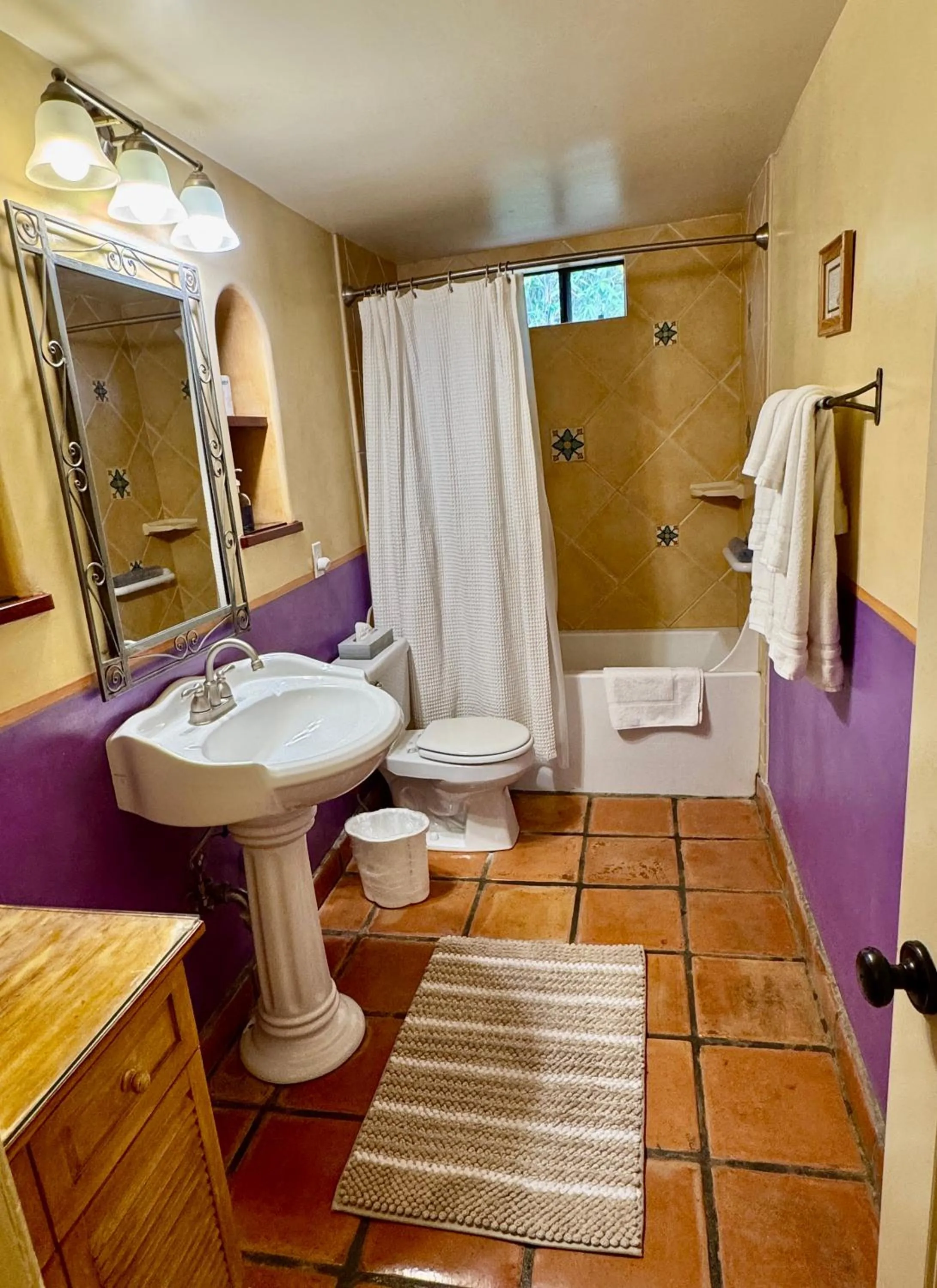 Bathroom in Blue Iguana Inn