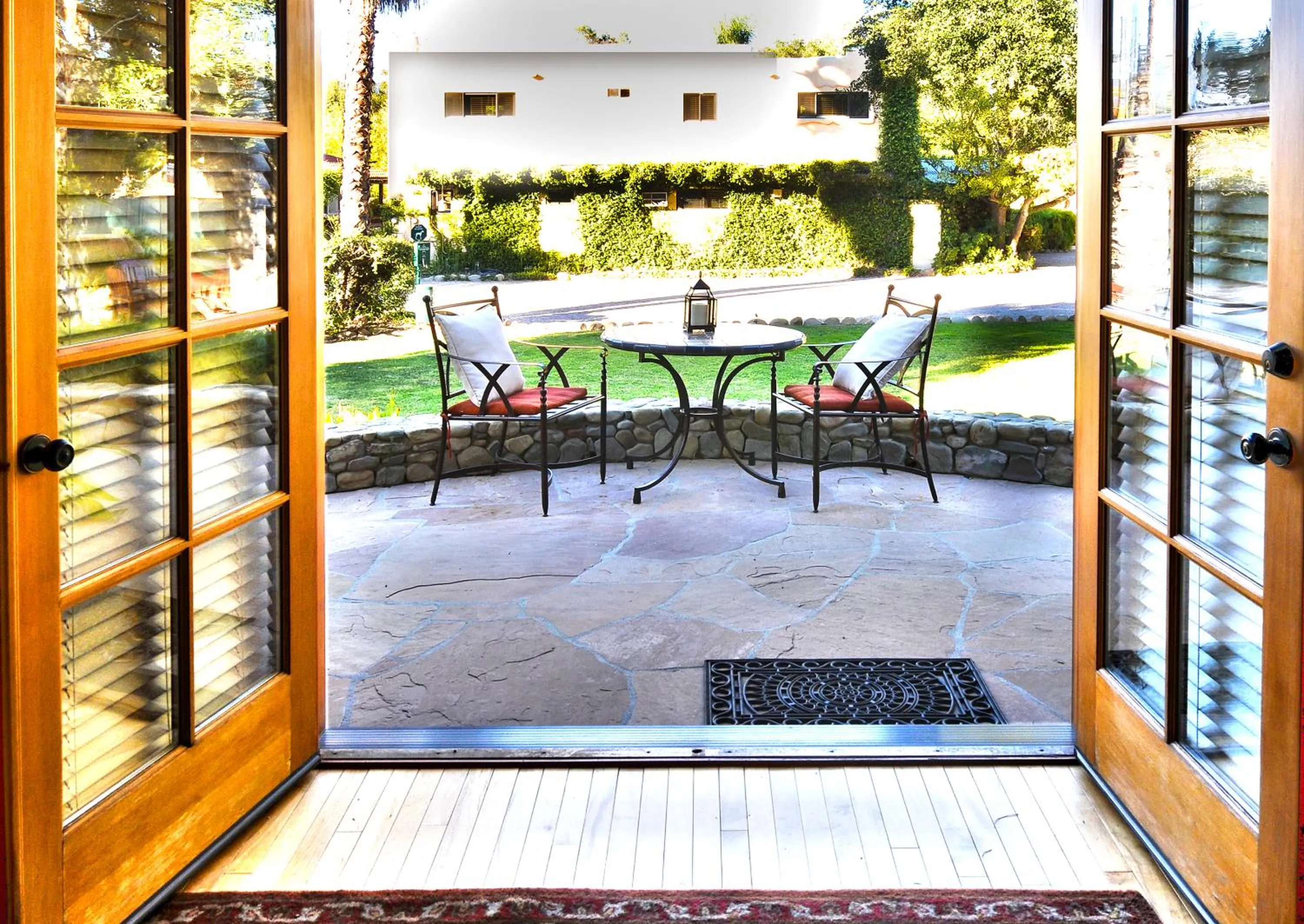 Patio in Blue Iguana Inn