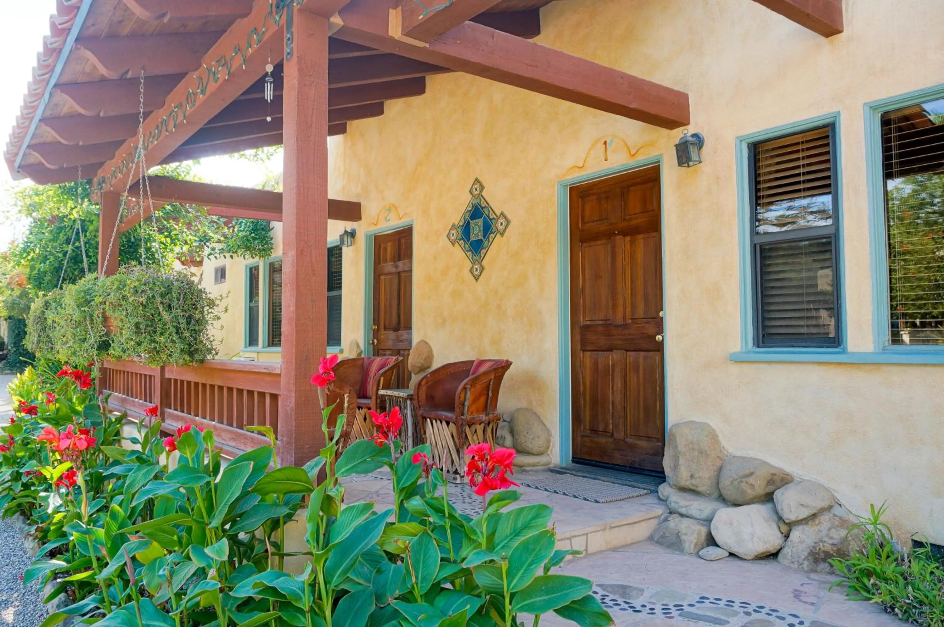 Facade/entrance in Blue Iguana Inn