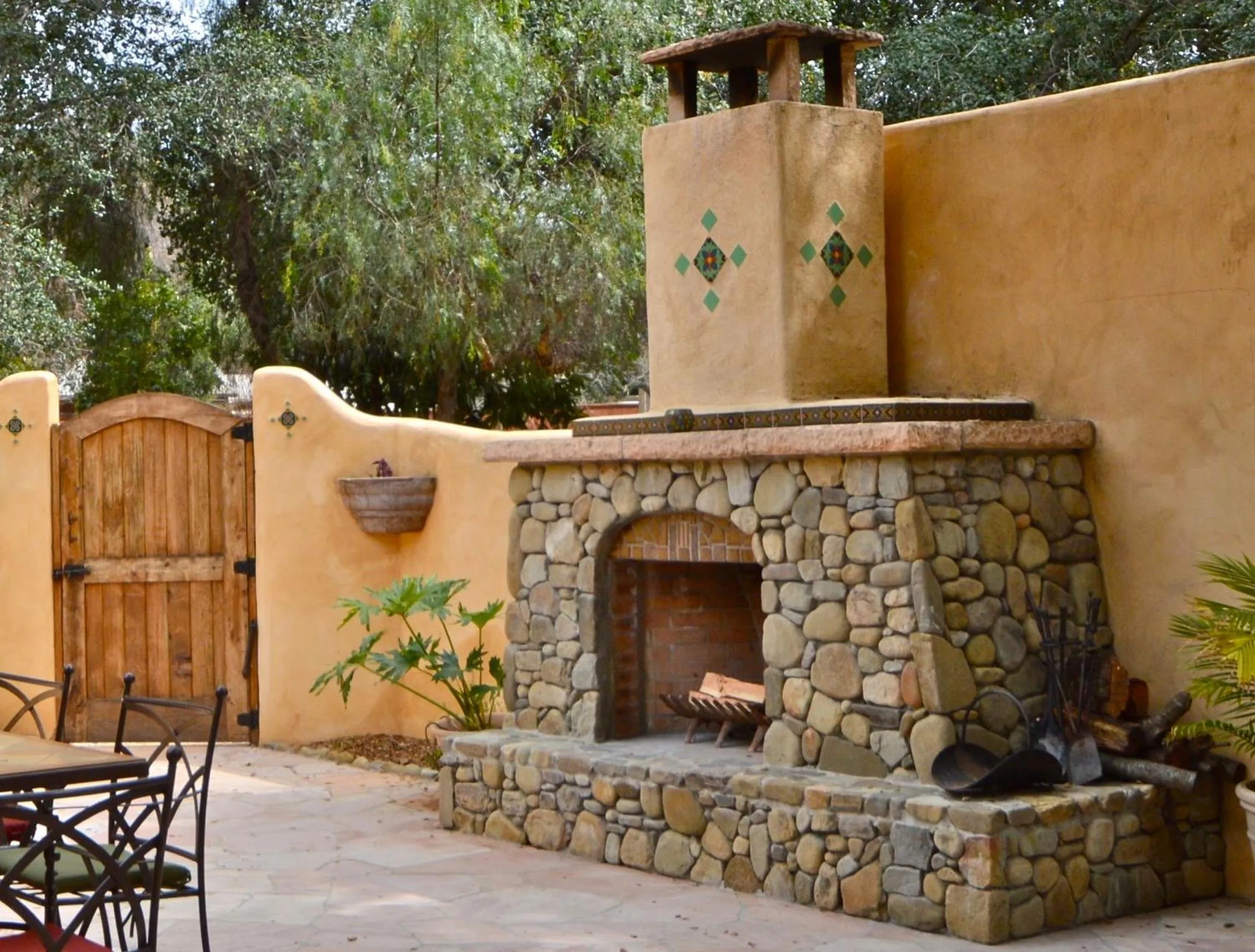 Decorative detail in Blue Iguana Inn