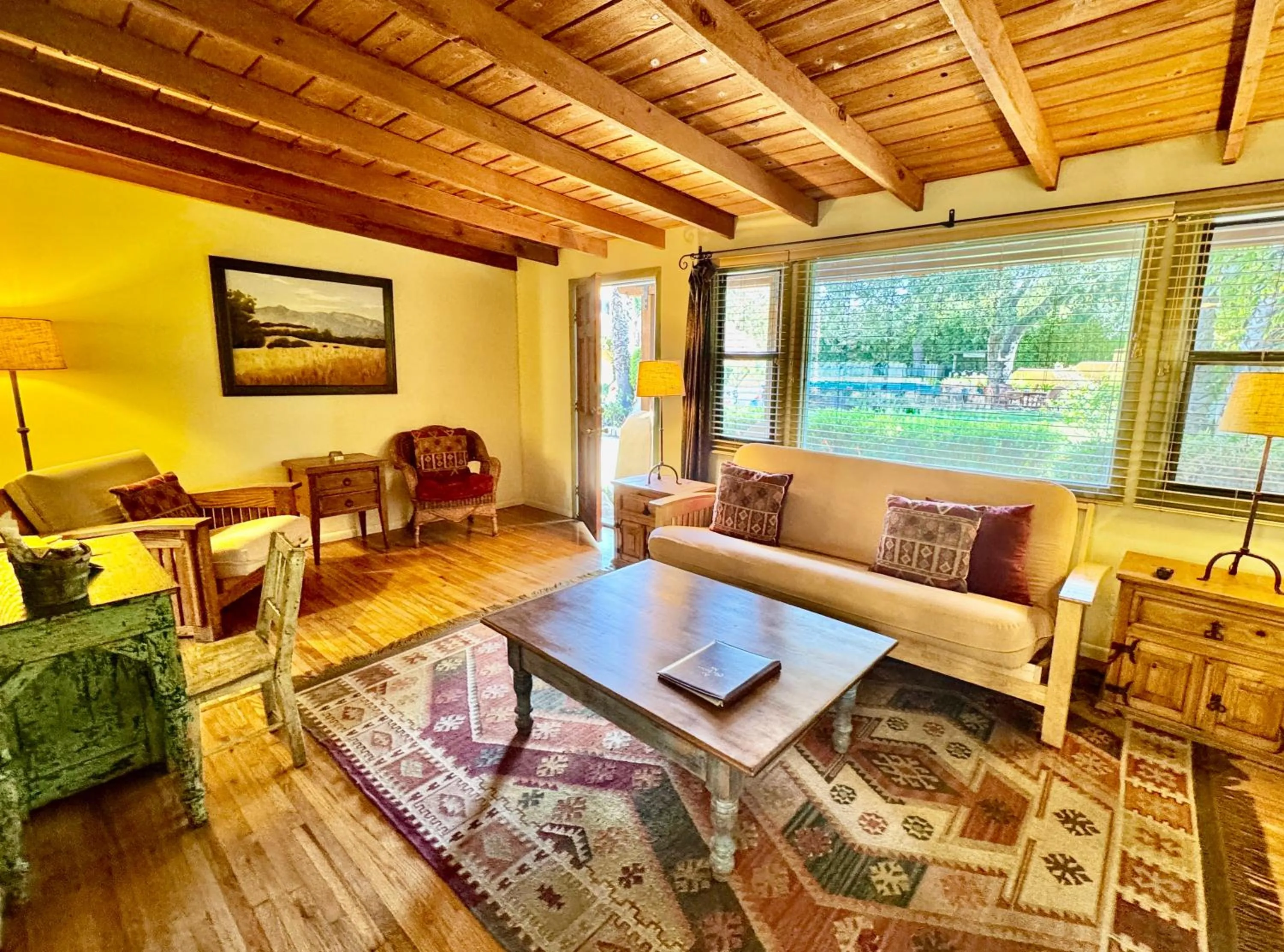 Living room in Blue Iguana Inn