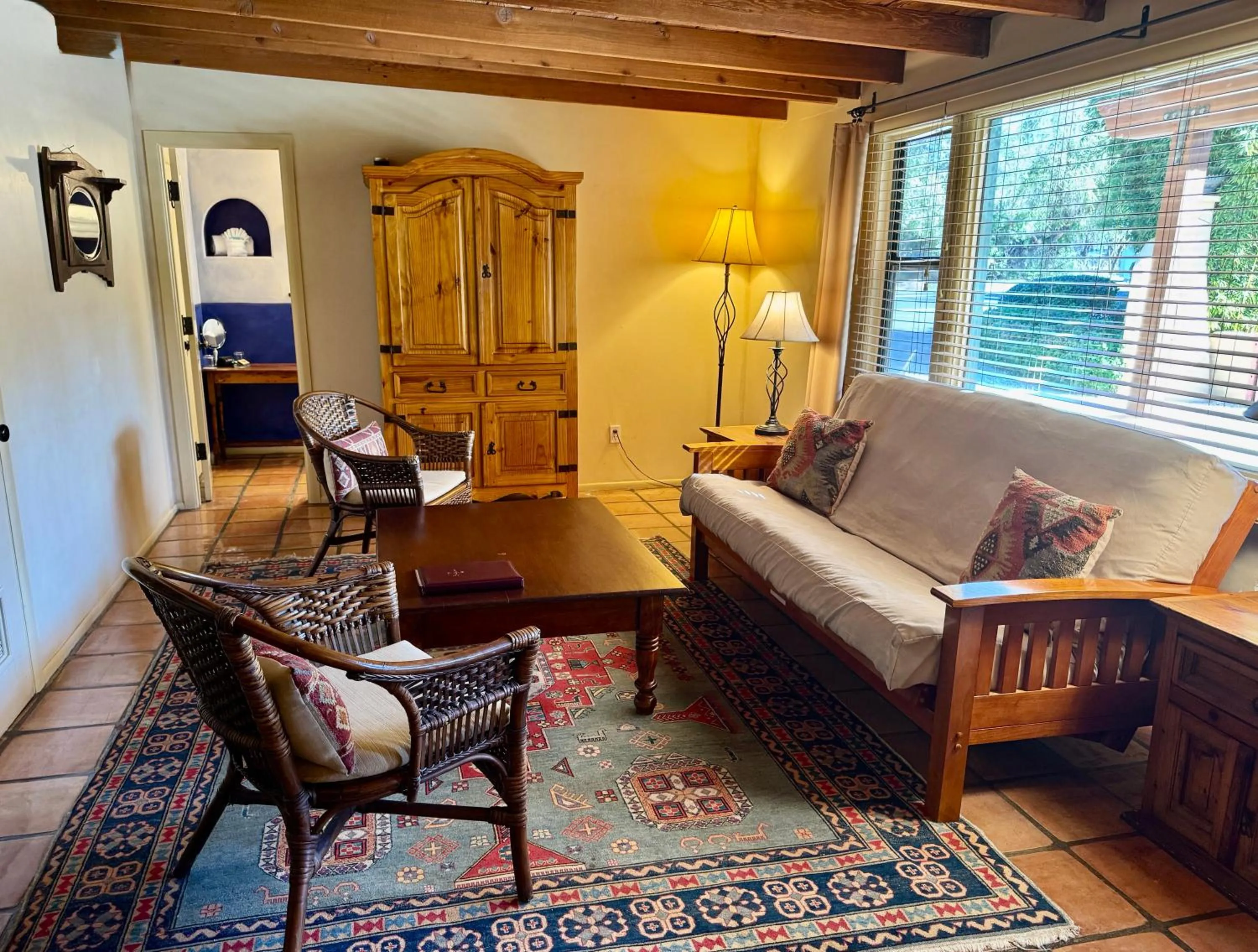 Living room in Blue Iguana Inn