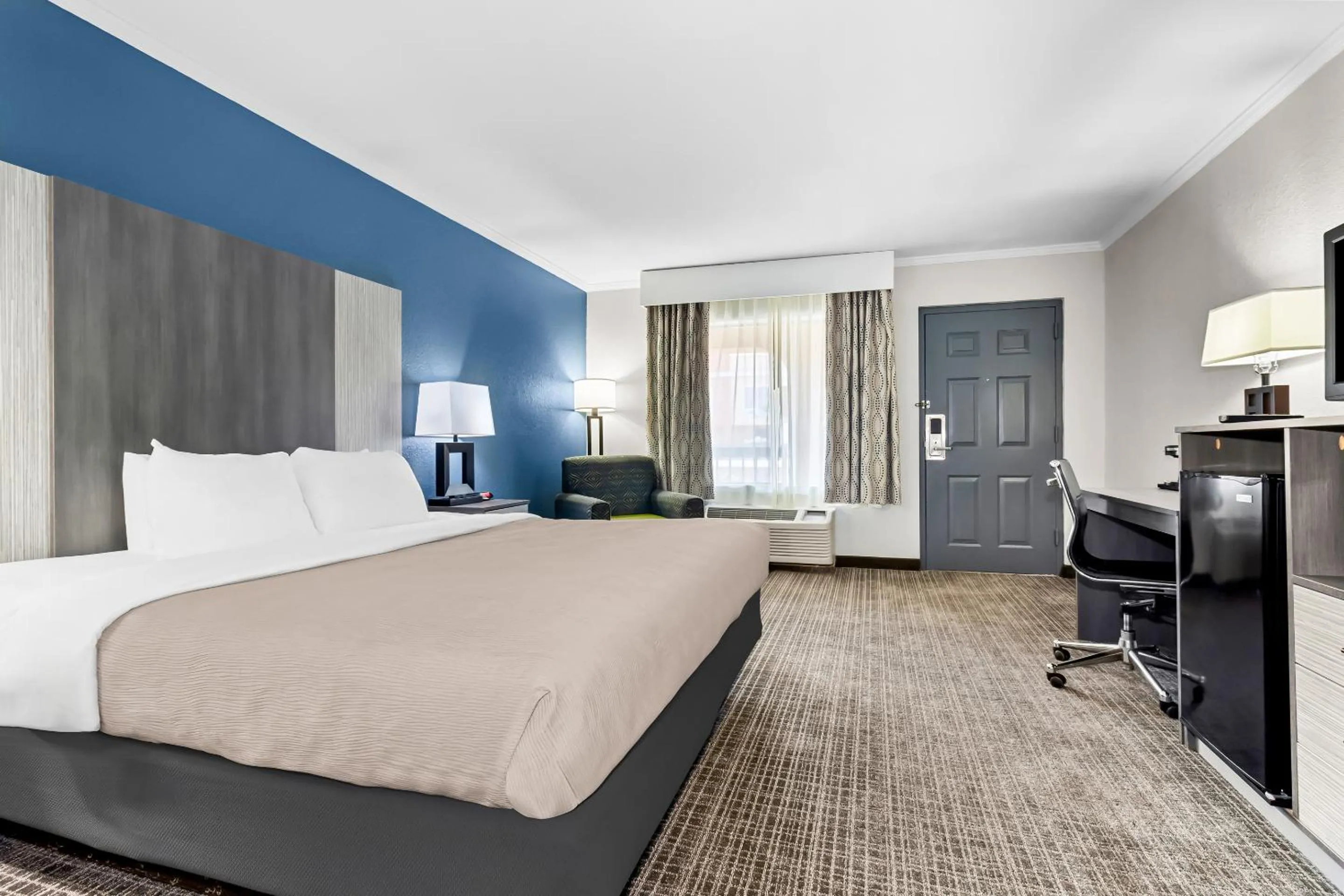 Bedroom, Bed in Quality Inn & Suites Florence Civic Center