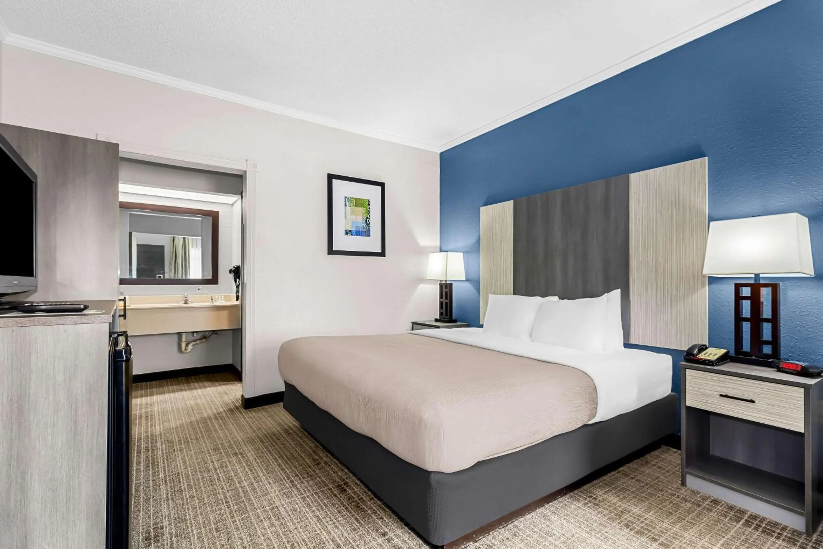 Bedroom, Bed in Quality Inn & Suites Florence Civic Center