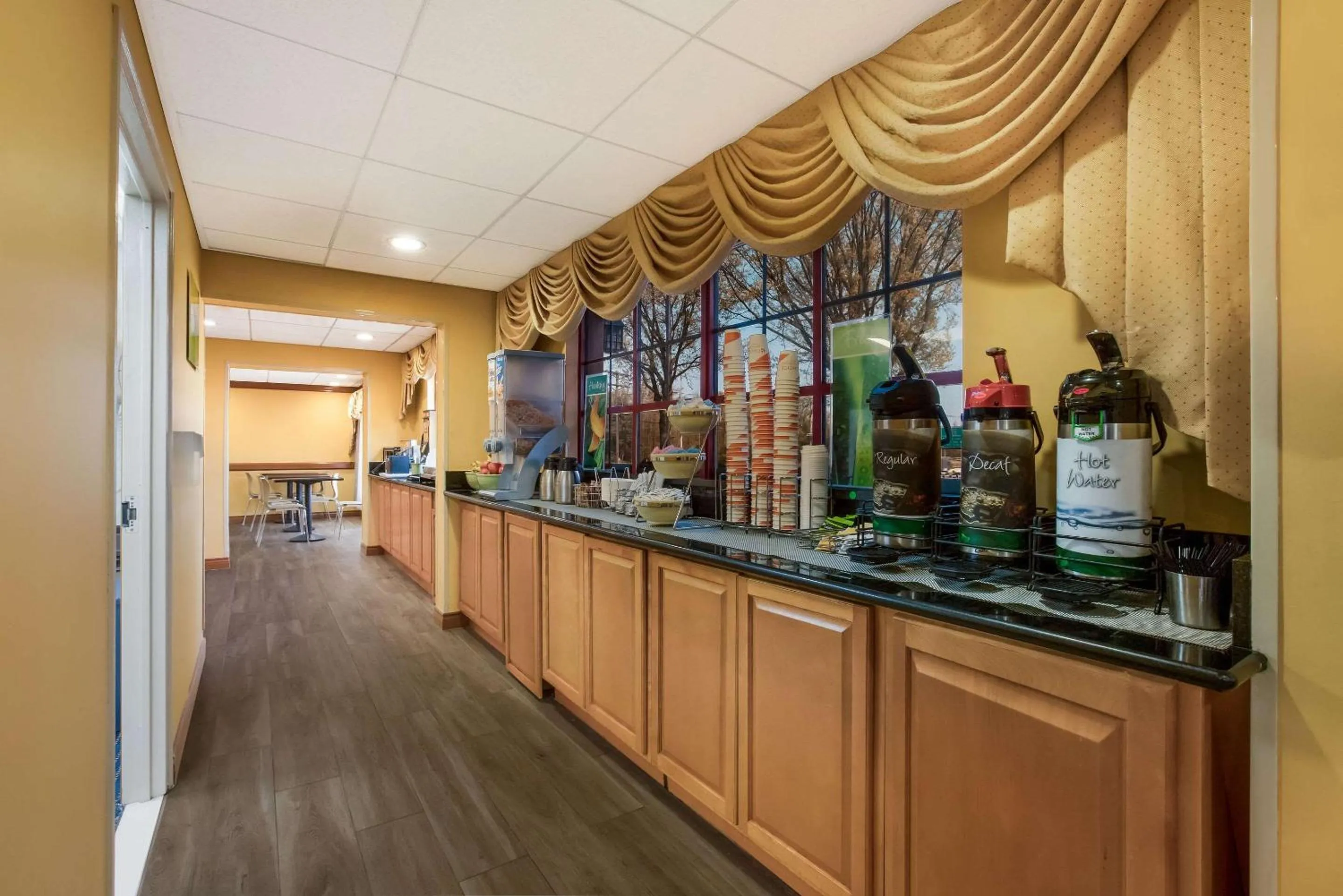 Breakfast in Quality Inn Near Princeton