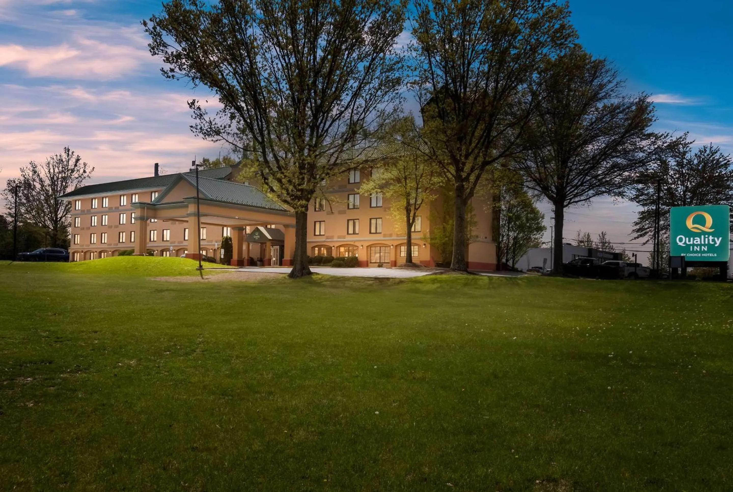 Property building in Quality Inn Near Princeton