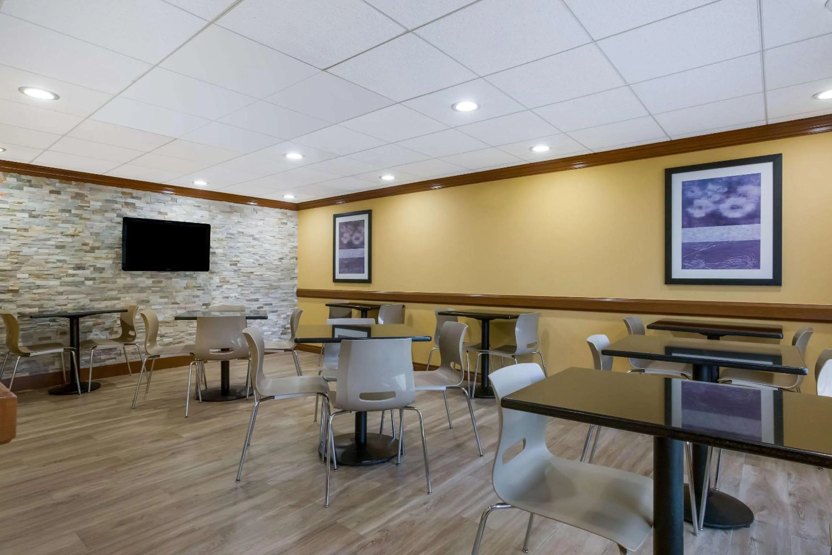 Breakfast in Quality Inn Near Princeton