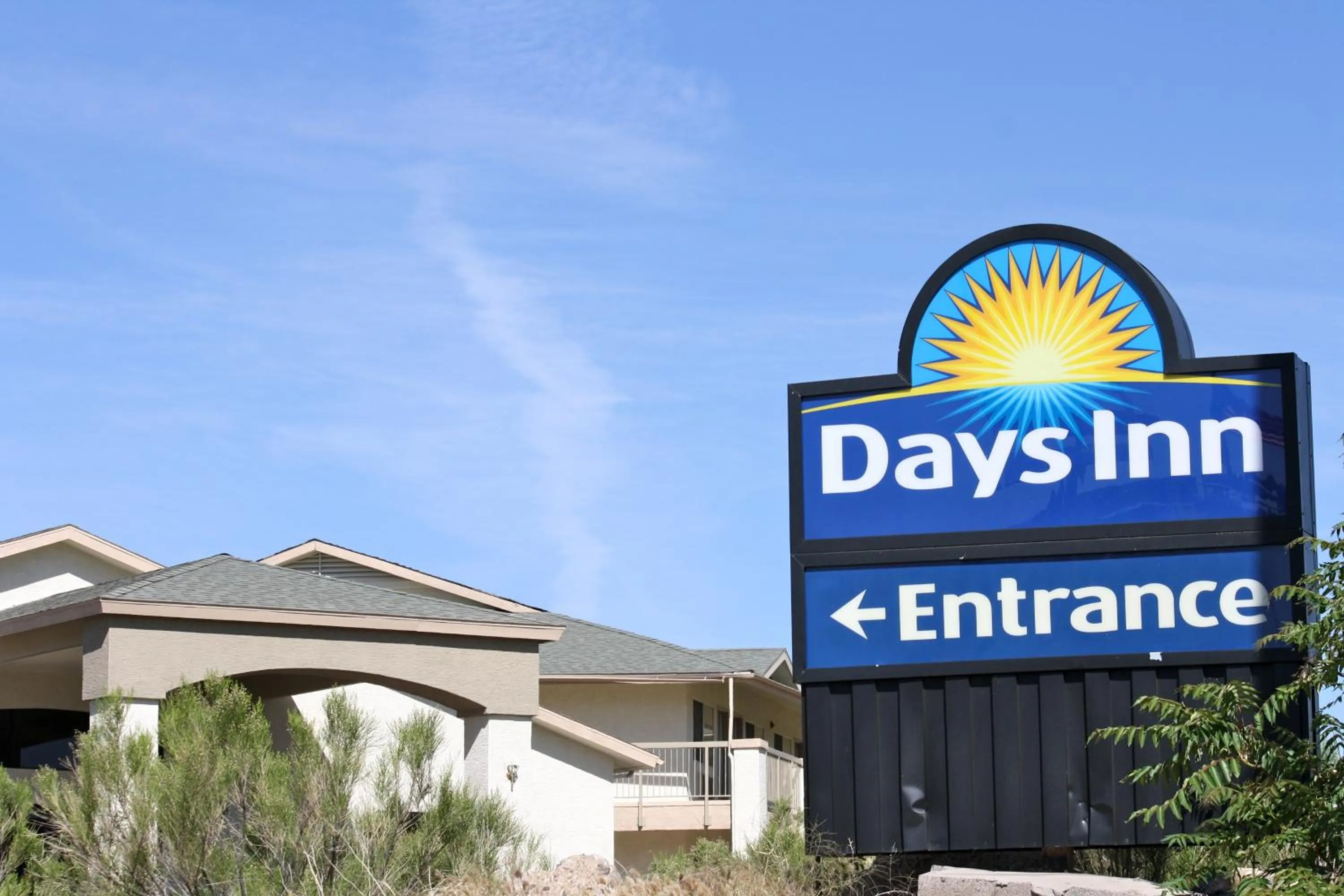 Facade/entrance in Days Inn by Wyndham Globe