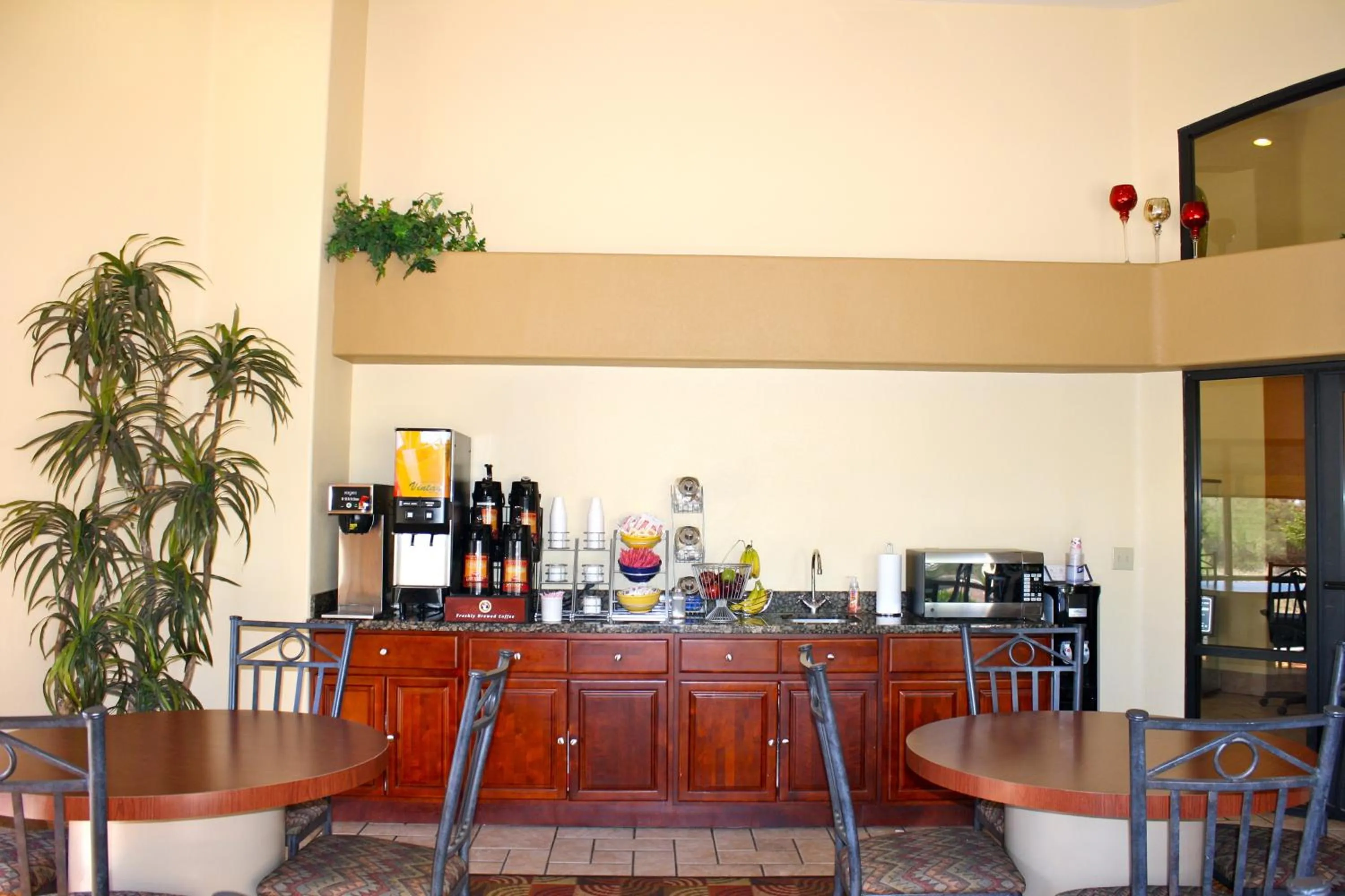 American breakfast in Days Inn by Wyndham Globe