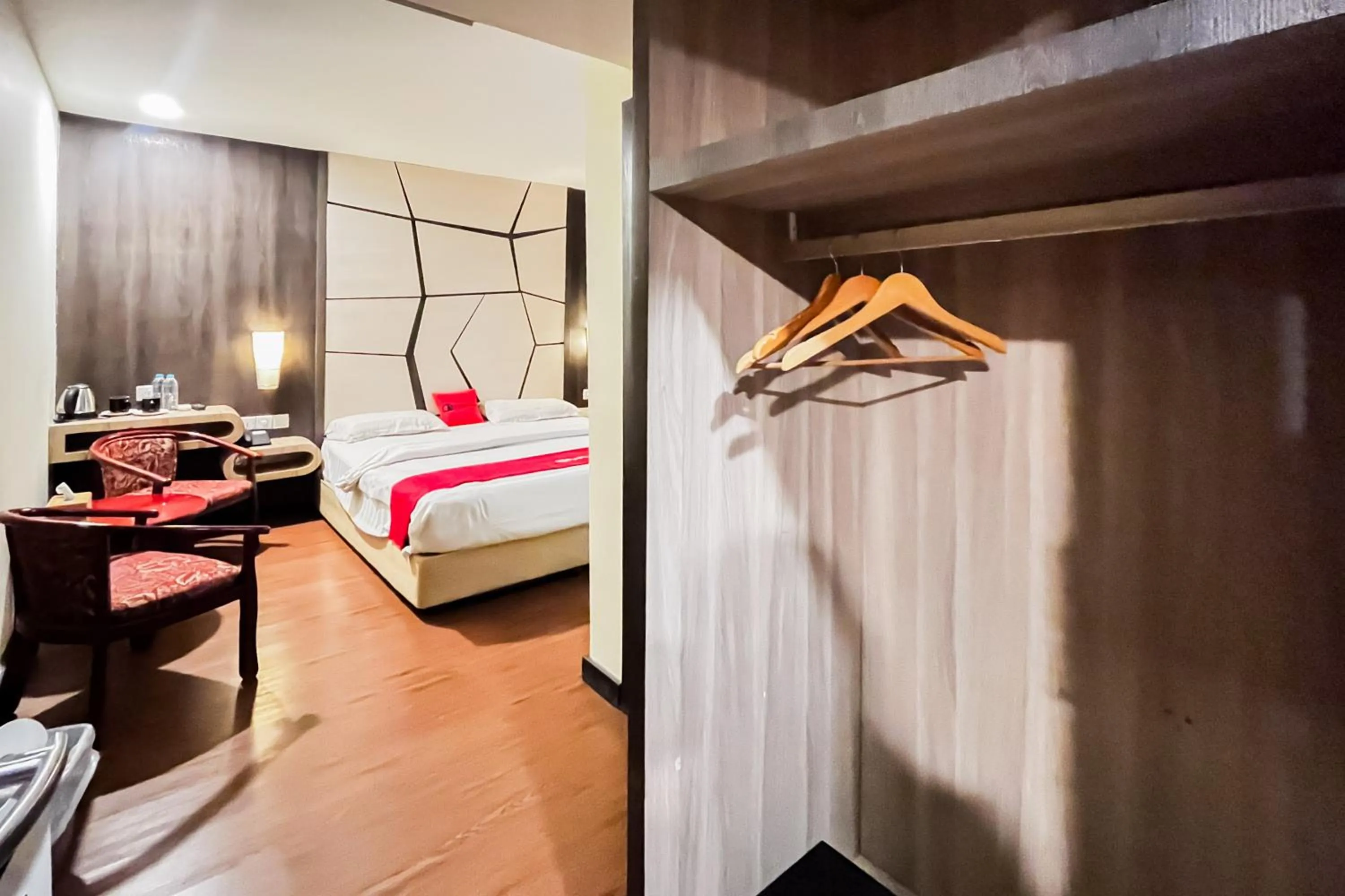 Bedroom, Bed in RedDoorz Plus at Paragon Nagoya Hotel Batam