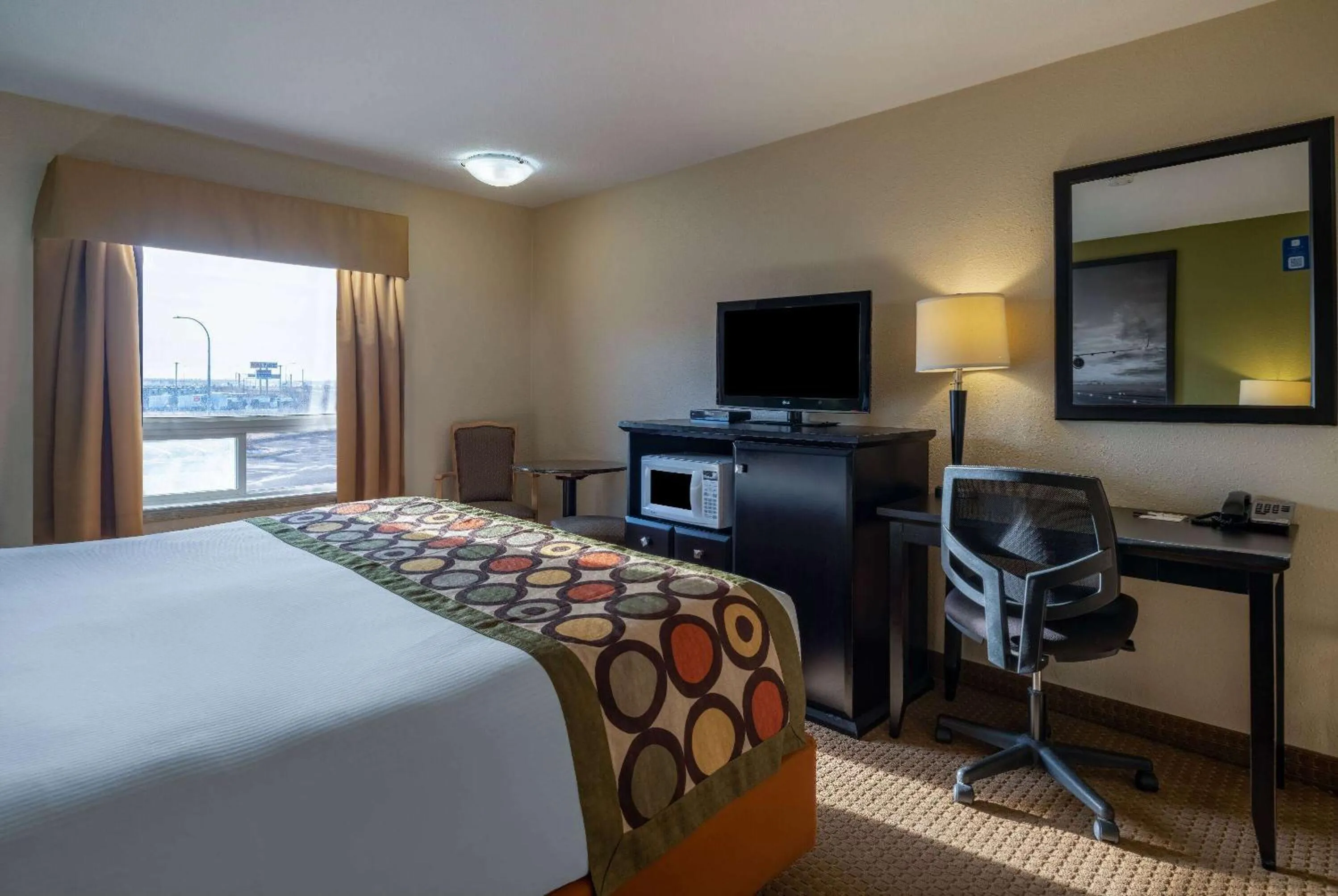 Photo of the whole room, Bed in Super 8 by Wyndham Edmonton International Airport