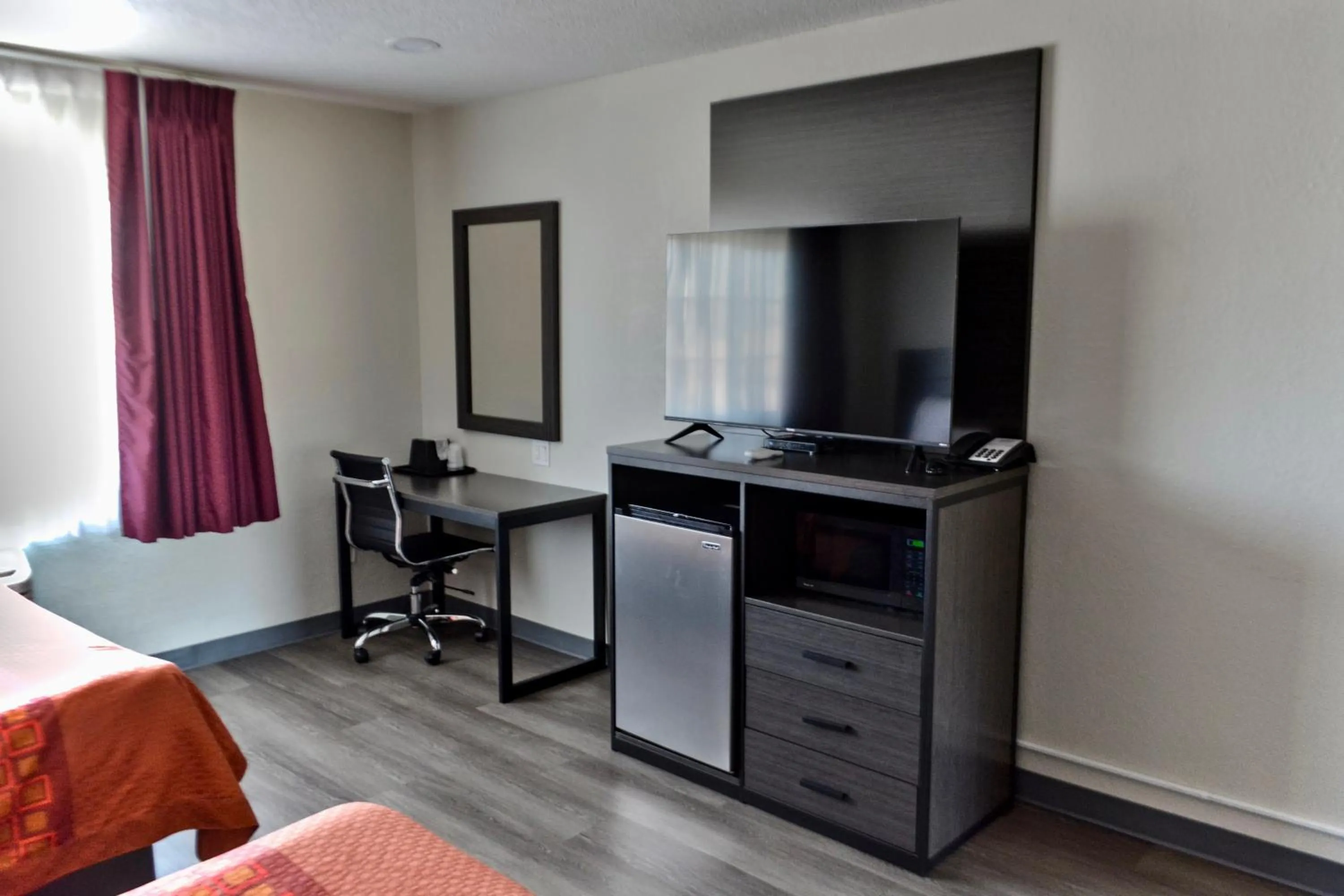 TV and multimedia, Bed in The Maverick Motel, Main Street USA Collection by PNW Hospitality