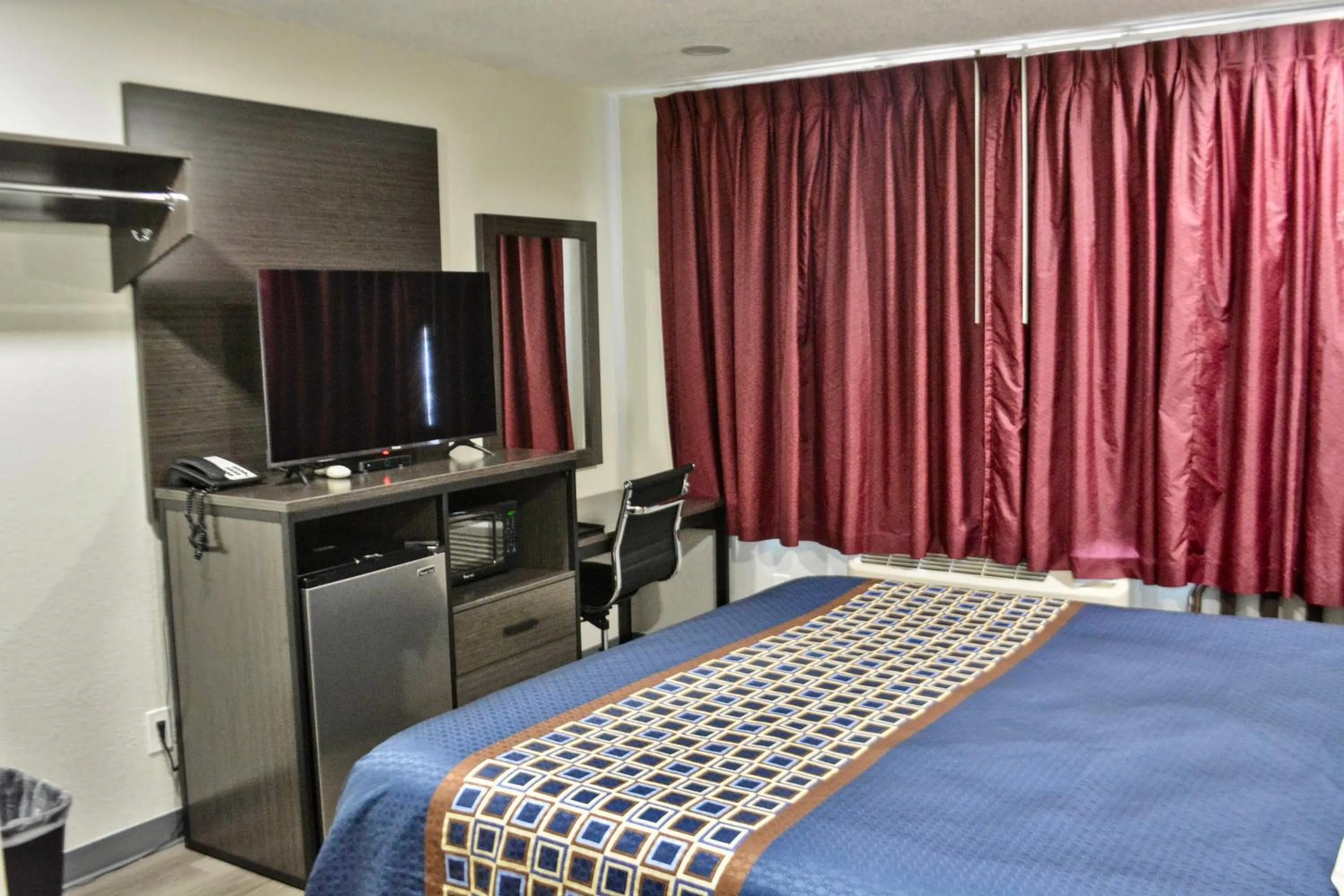 Bedroom, Bed in The Maverick Motel, Main Street USA Collection by PNW Hospitality