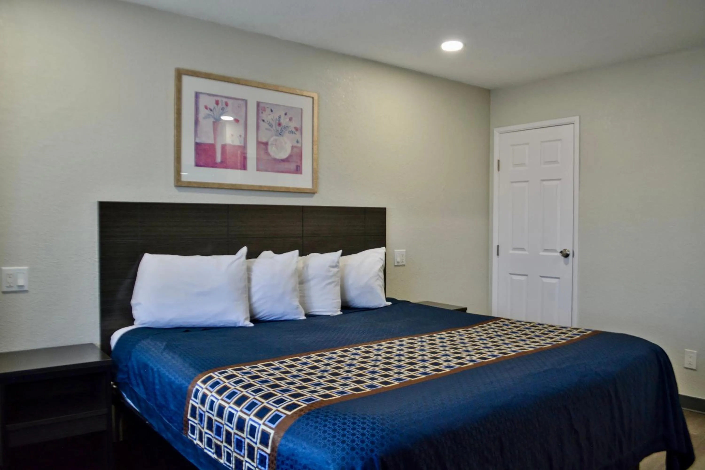 Bedroom, Bed in The Maverick Motel, Main Street USA Collection by PNW Hospitality