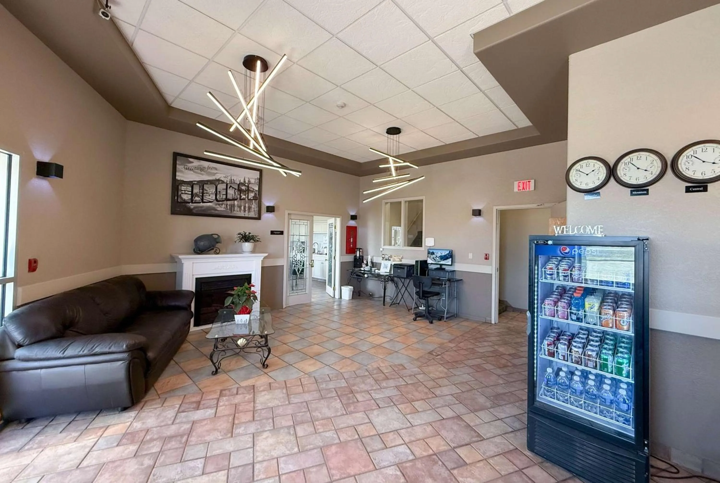 Lobby or reception in Super 8 by Wyndham Medicine Hat AB