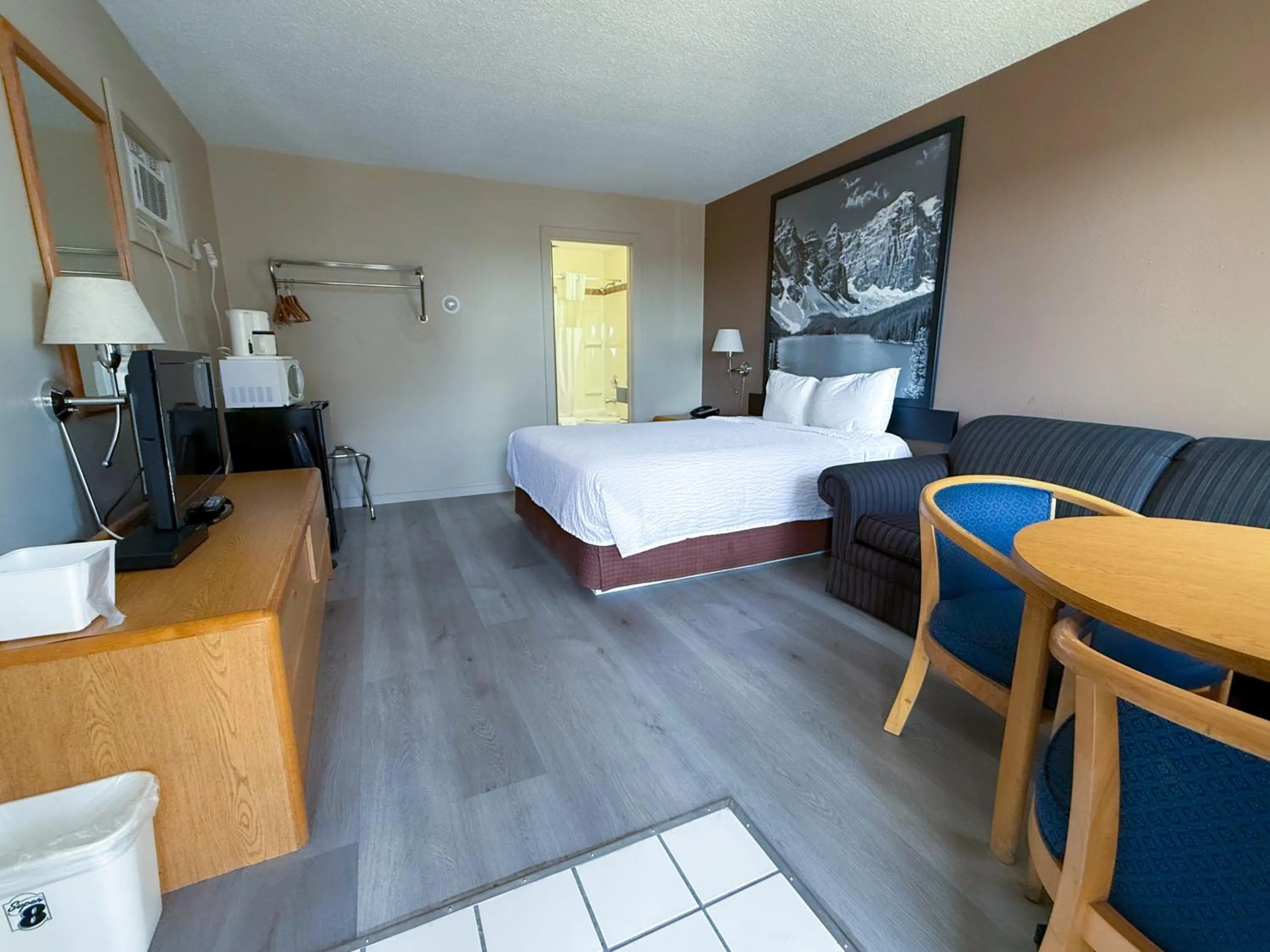 Bed in Super 8 by Wyndham Medicine Hat AB