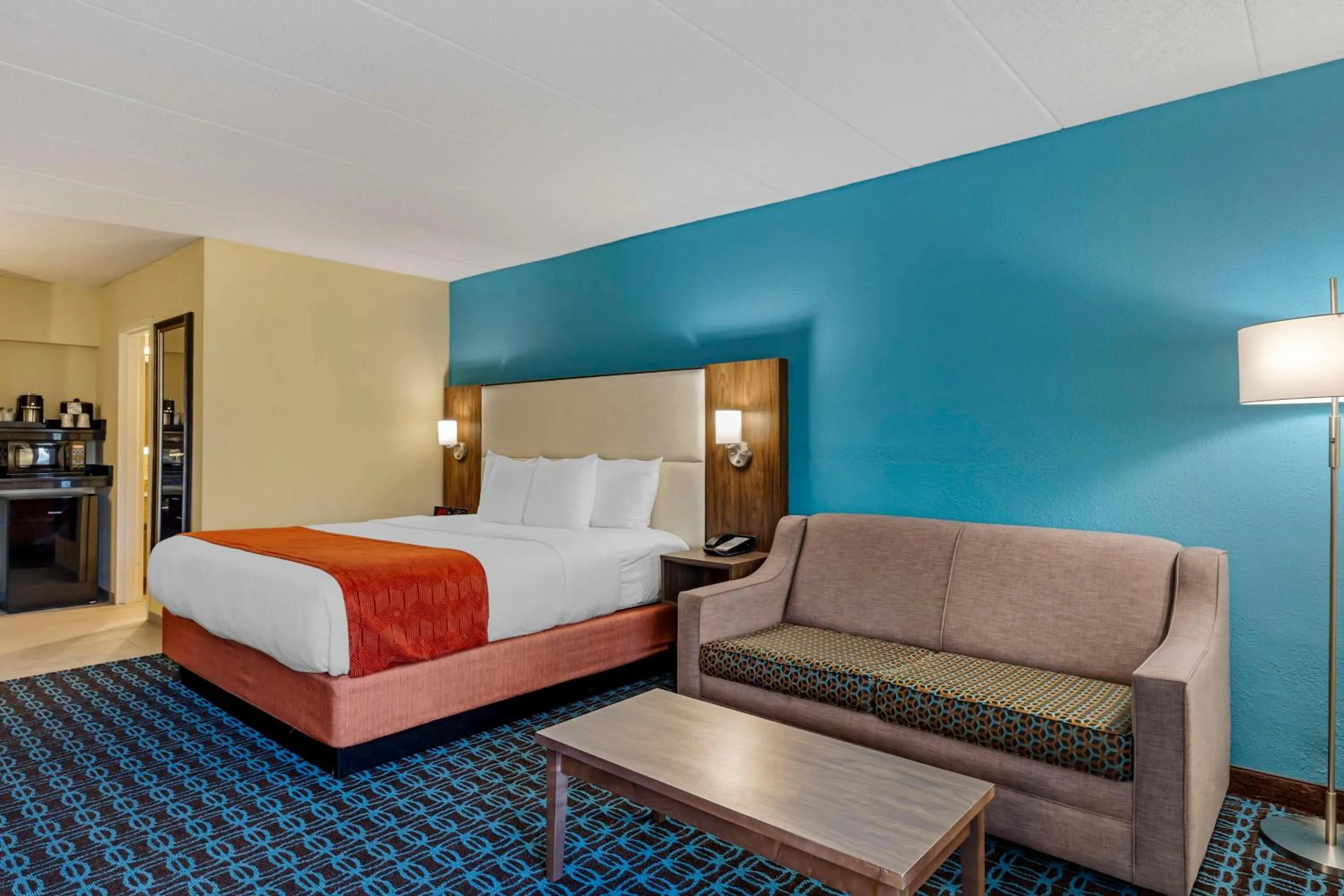 Bed in Best Western Plus North Shore Hotel