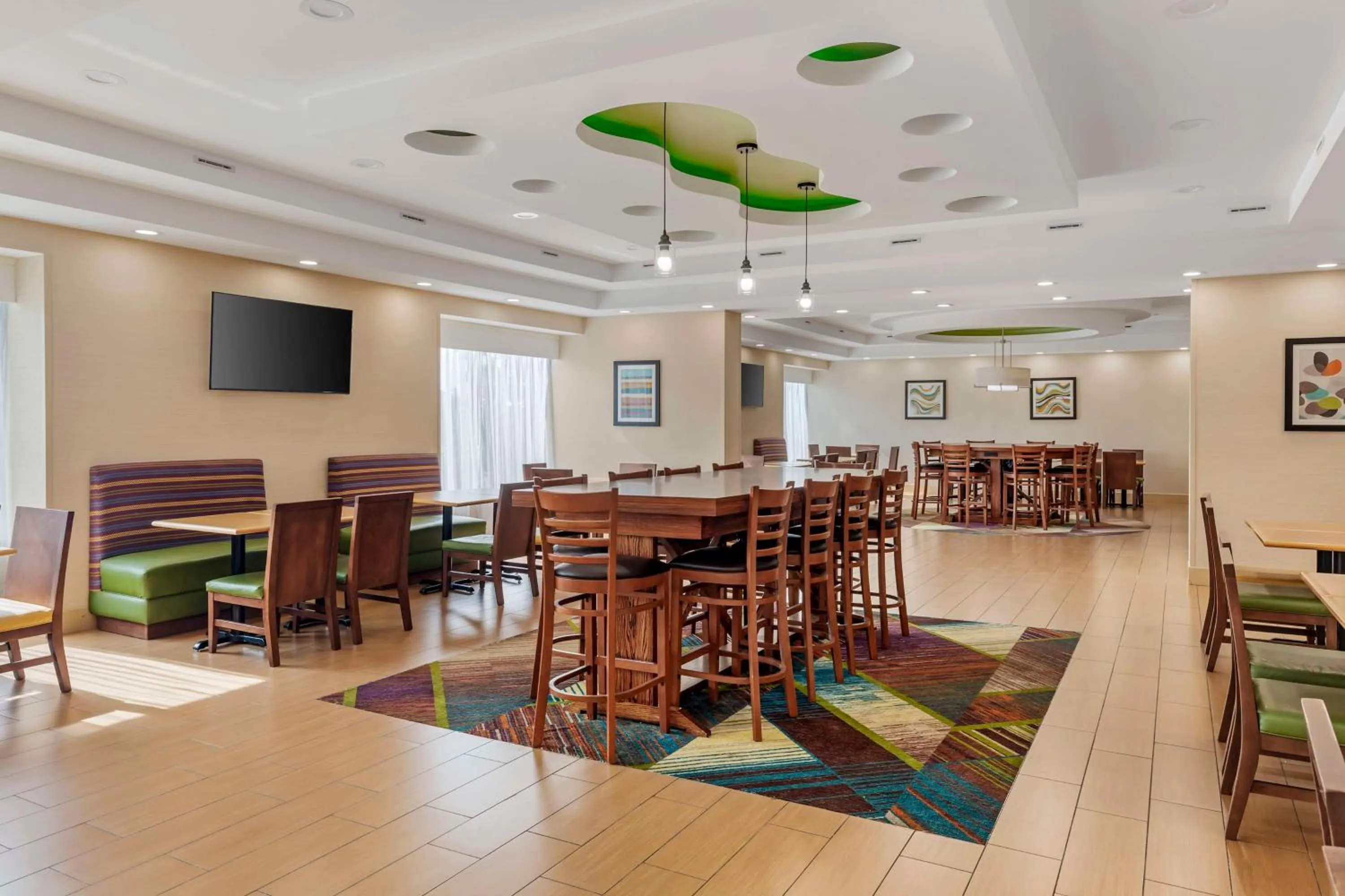 Breakfast in Best Western Plus North Shore Hotel